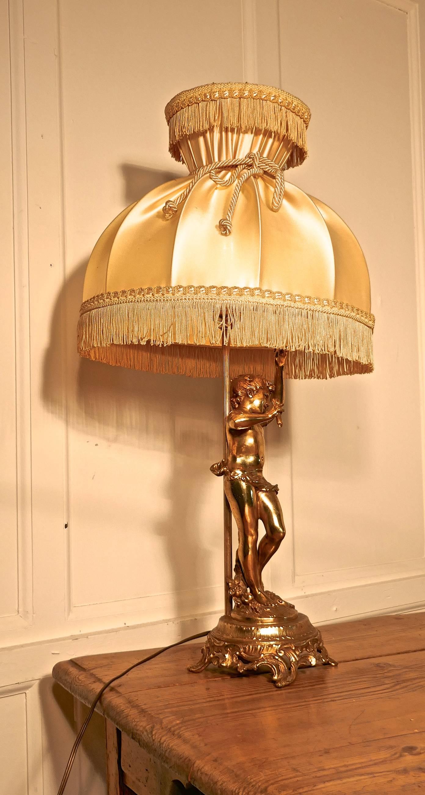 20ième siècle  Lampe de table chérubin ou musicien putti en laiton
