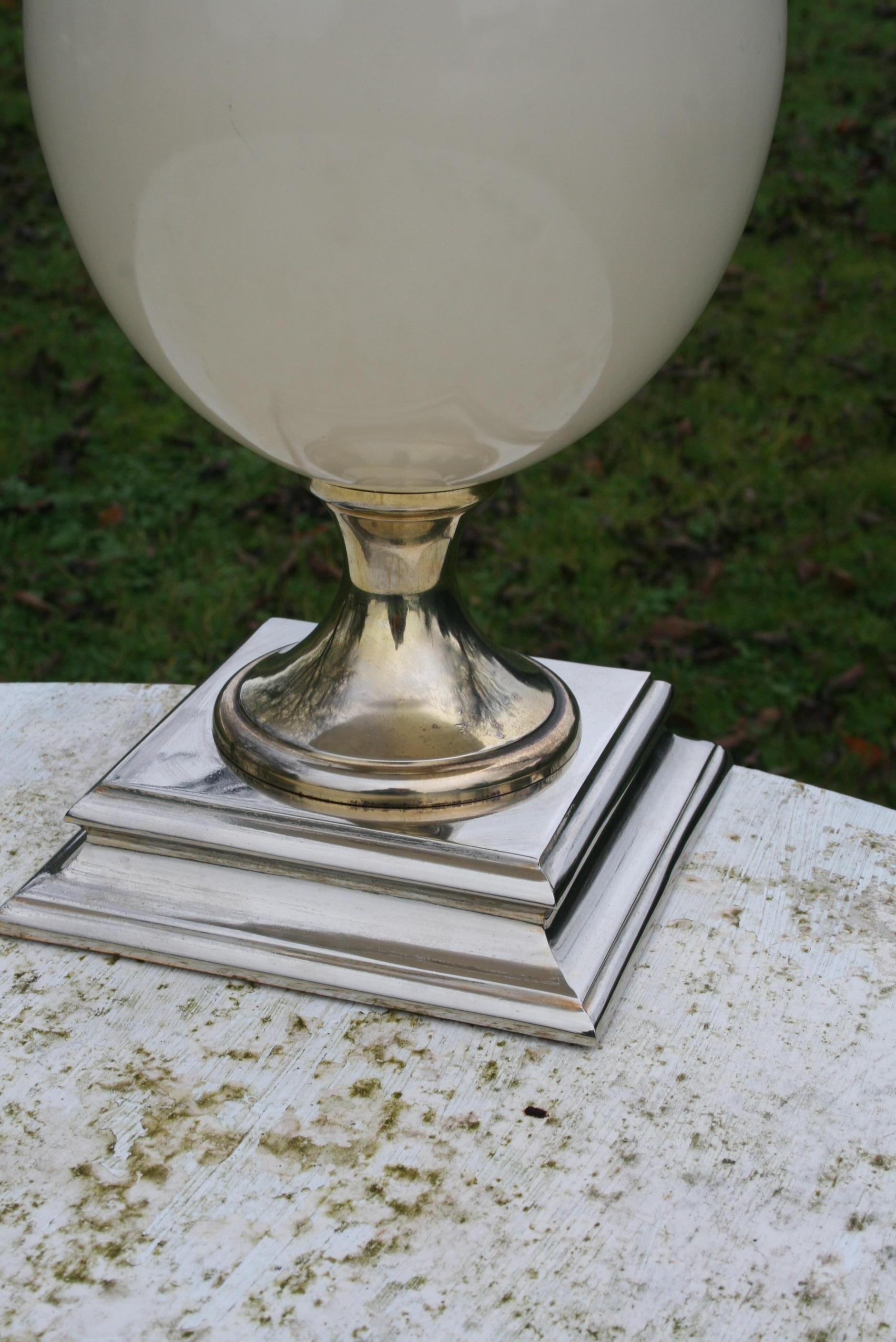 French Brass Lamp with over Size Enamel Egg Detail In Good Condition For Sale In Chulmleigh, Devon