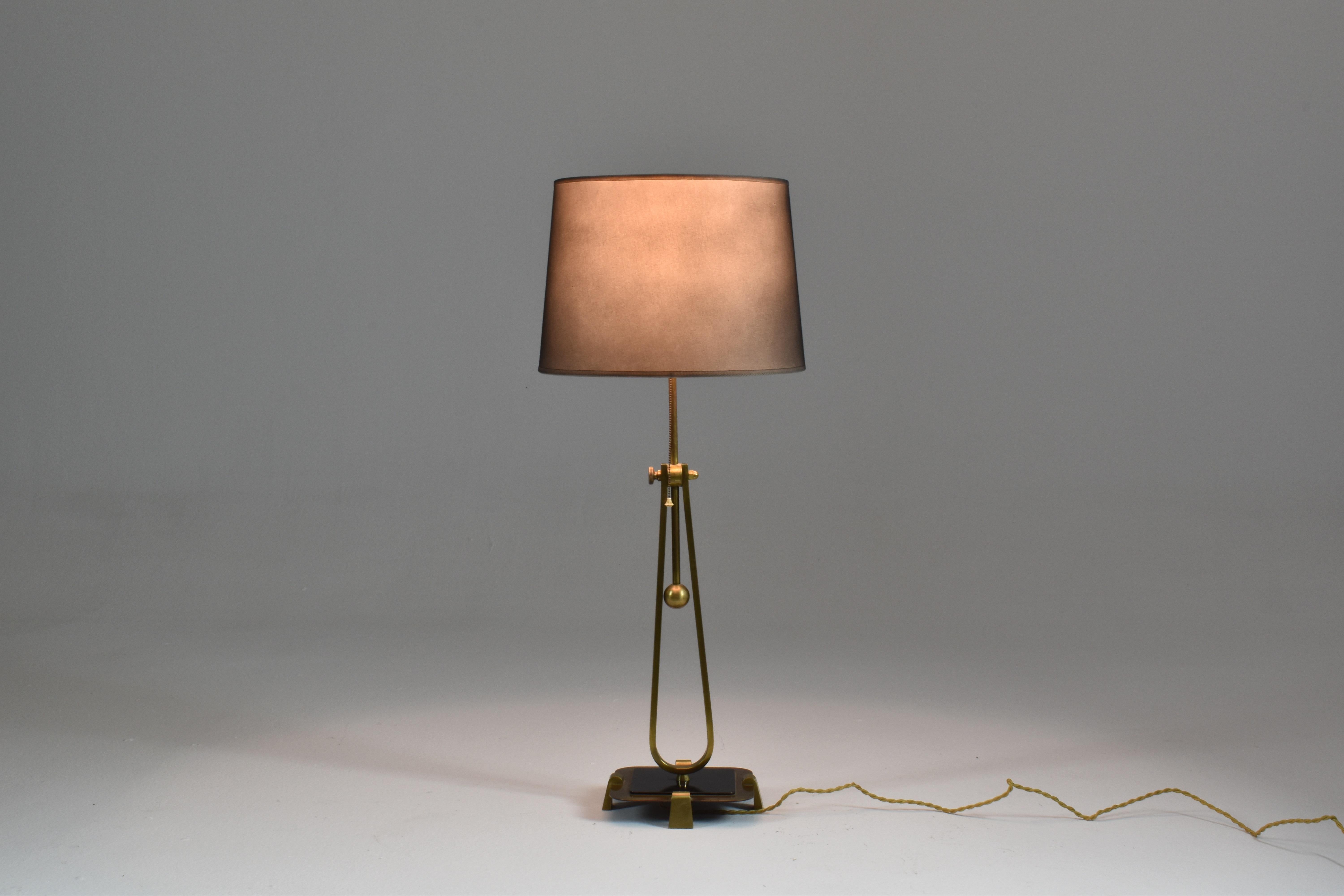 Mid-Century Modern Lampe de table française en laiton et métal, années 1950 en vente