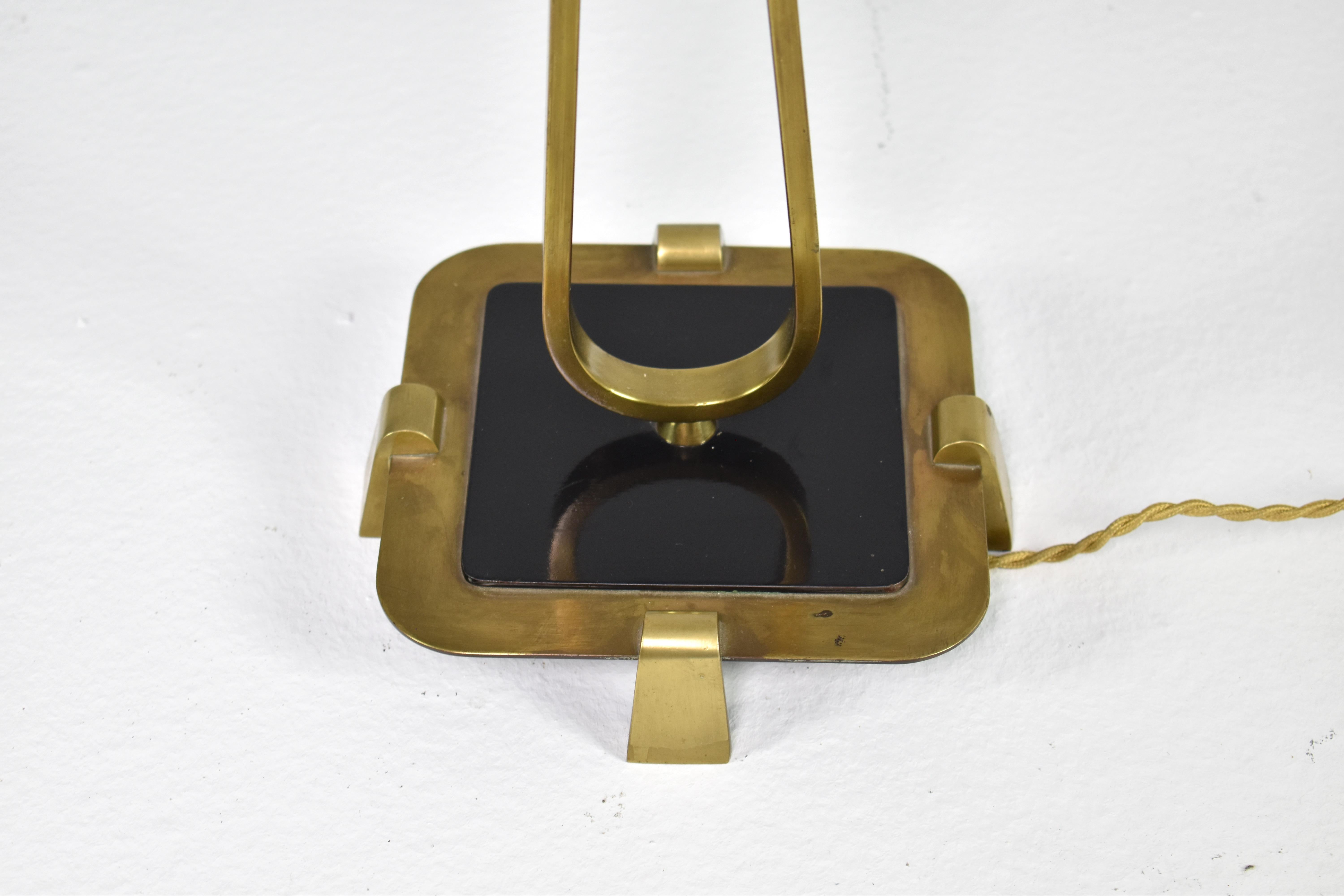 Lampe de table française en laiton et métal, années 1950 en vente 1