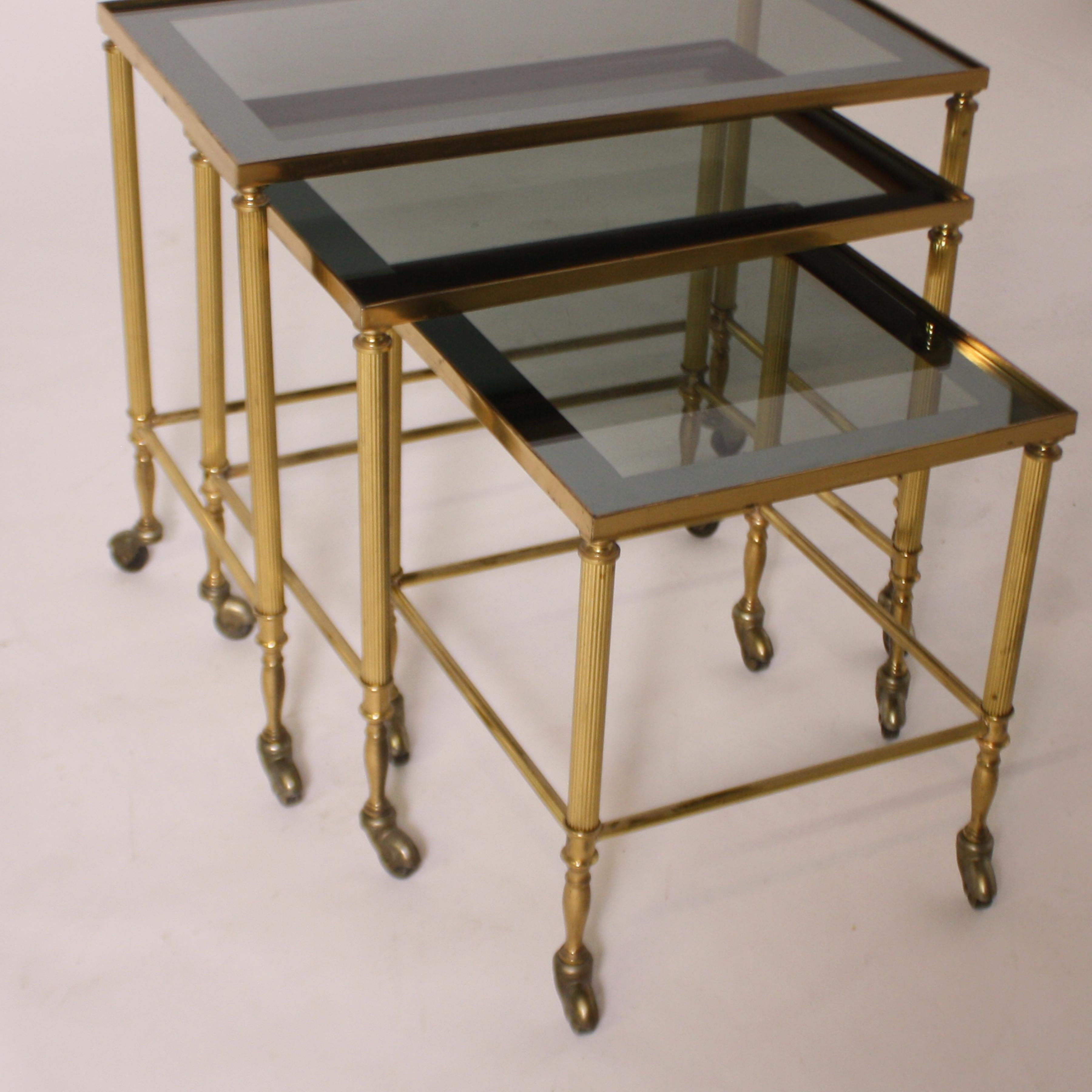 nesting tables on wheels