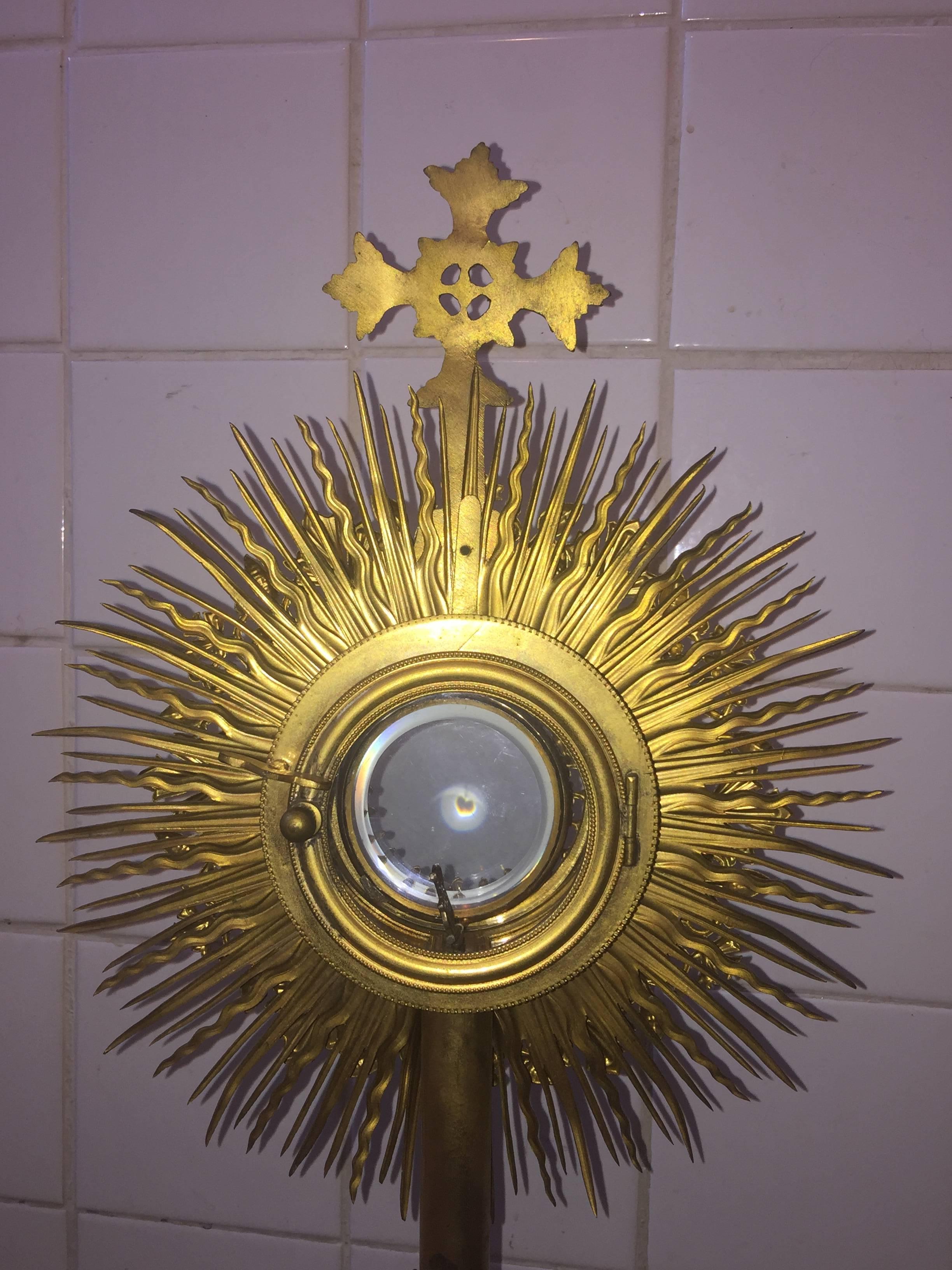 French Brass Ornate Starburst Monstrance/Reliquary In Excellent Condition In Allentown, PA