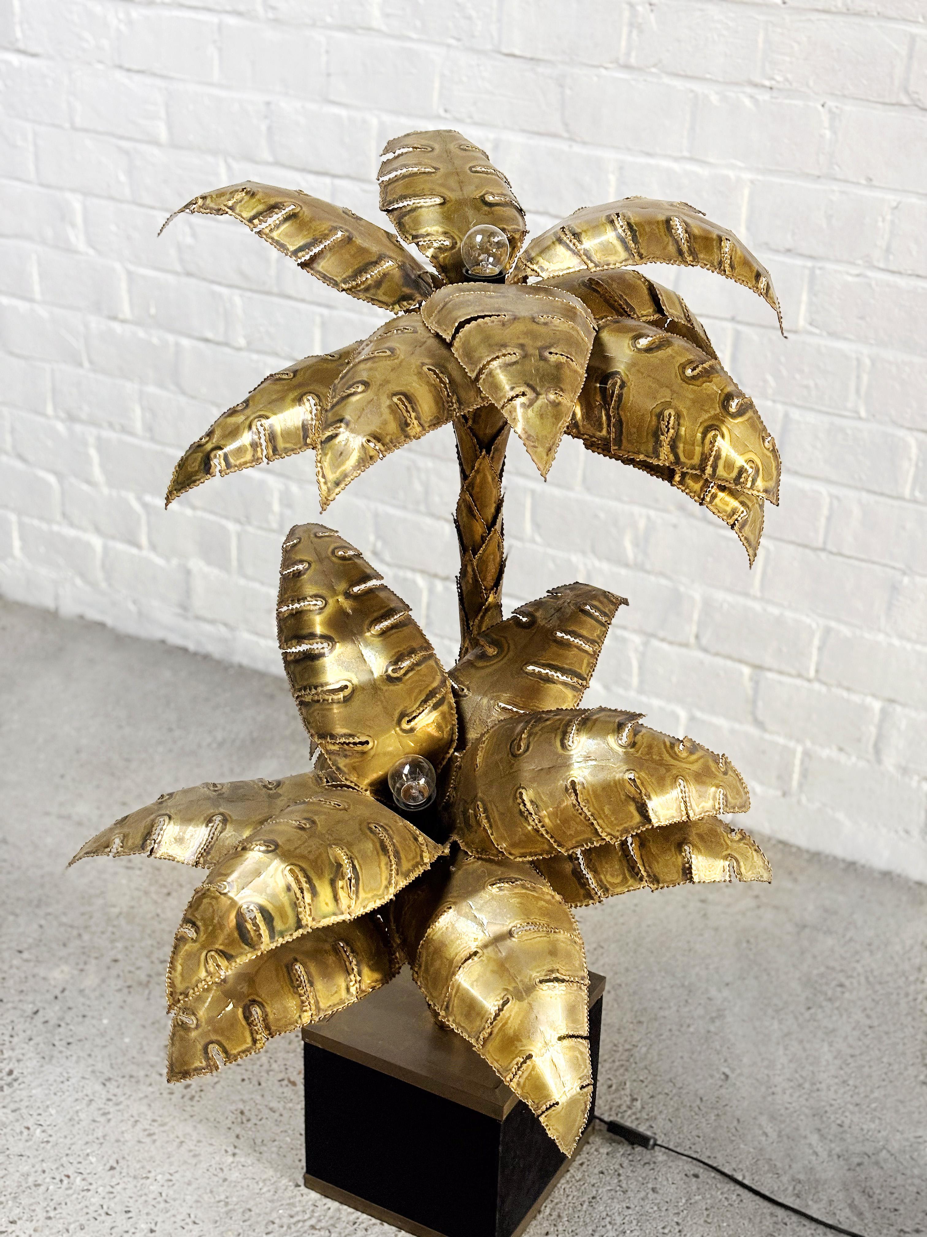  French Brass Palm Tree Floor or Side Lamp by Maison Jansen, 1970's In Good Condition For Sale In Zwijndrecht, Antwerp