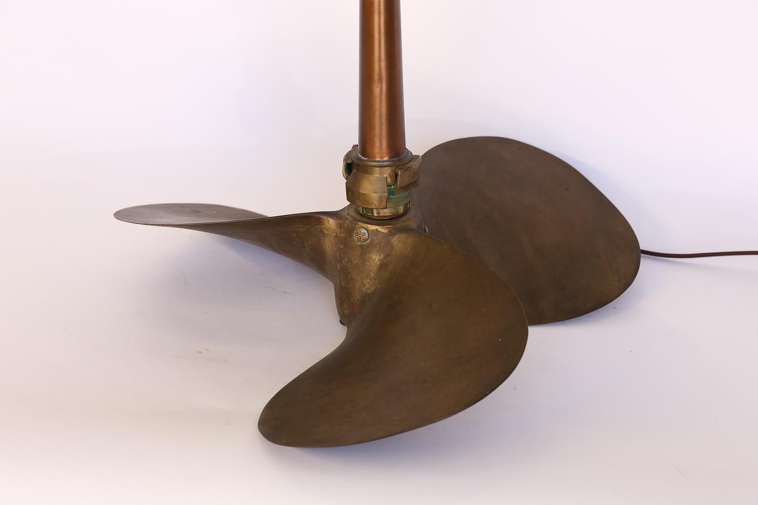 French Brass Propeller Table Lamp, Newly Wired In Good Condition In Houston, TX