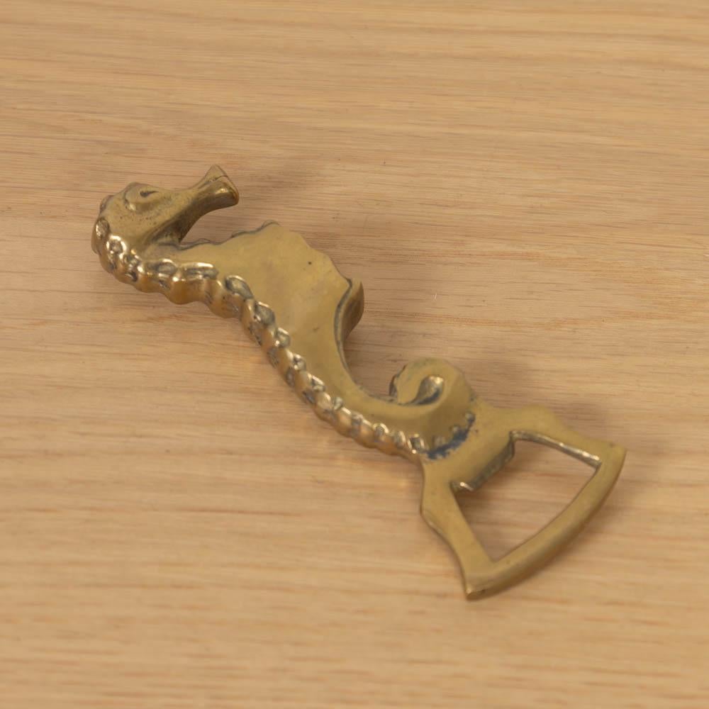 Seepferdchen-Flaschenöffner aus französischem Messing (20. Jahrhundert) im Angebot