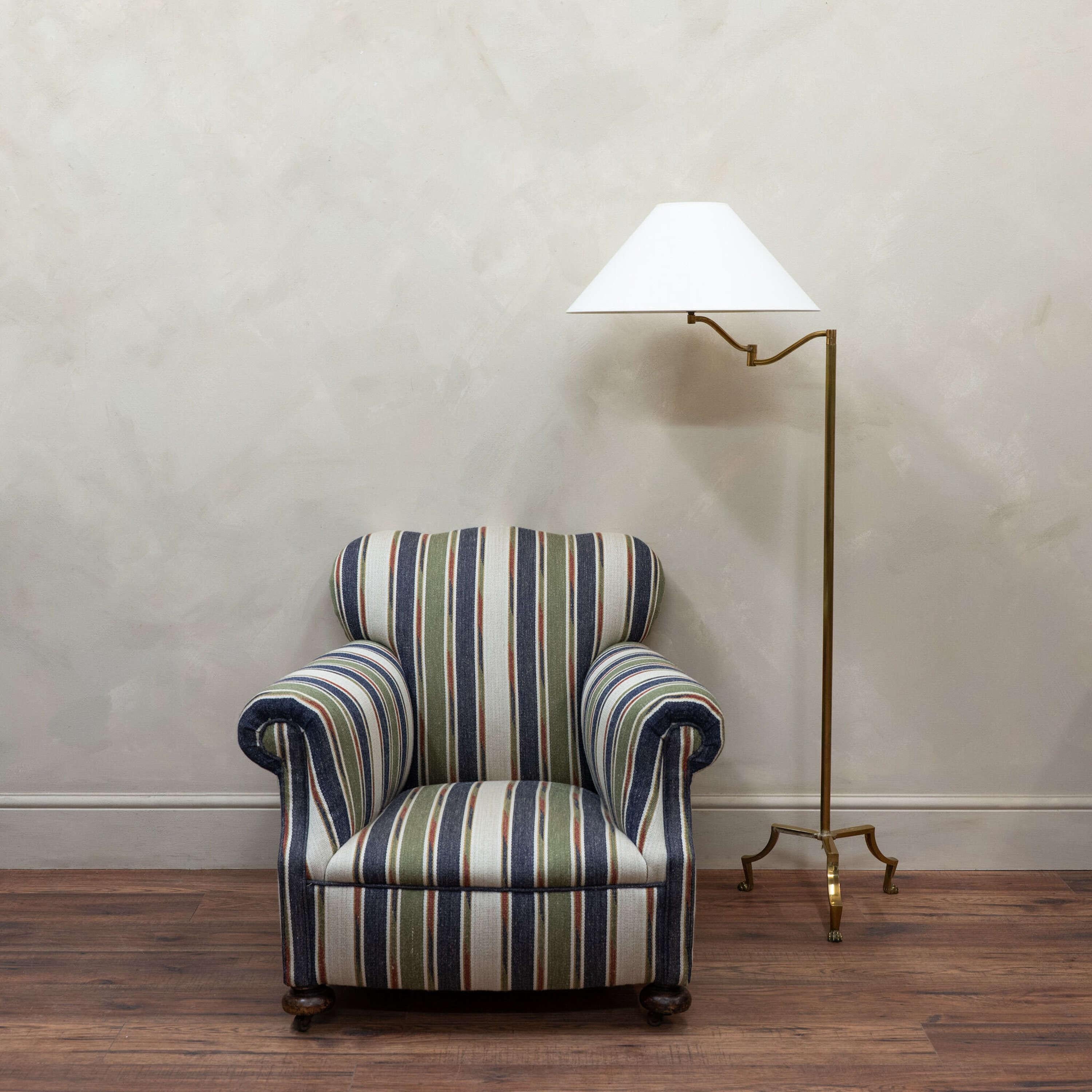 A brass articulated Reading Floor Lamp with brass lion paw feet.
Will be sold with bespoke wiring and a PAT test.

France, circa 1940.

Height - 120.5 cm ( to top of stem )
Arm length - 37.5 cm extended 
Base depth - 34 cm ( foot to foot )
Please
