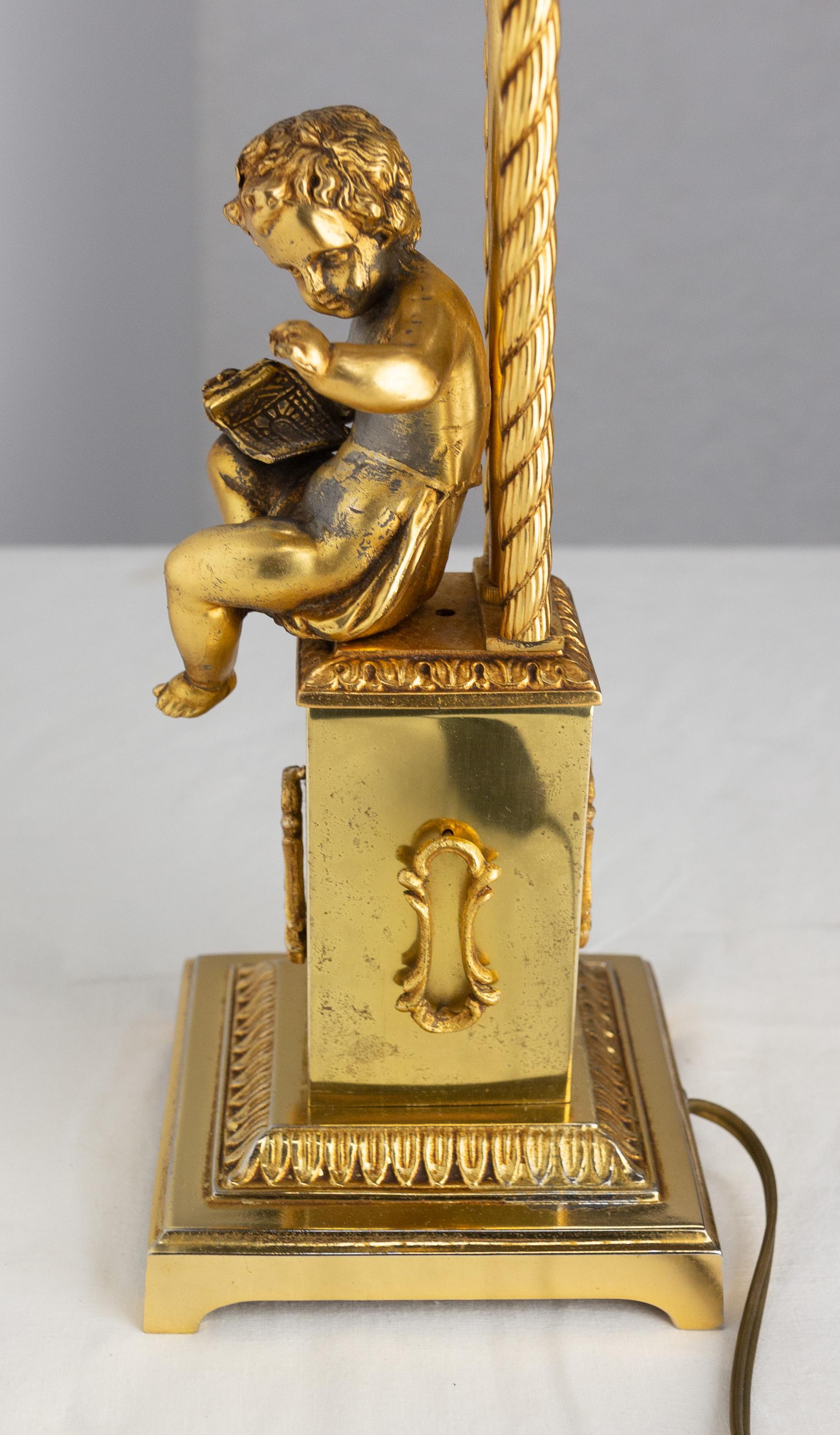 French Brass Table Lamp with Putti Reading in front of a Harp, Mid-Century For Sale 6