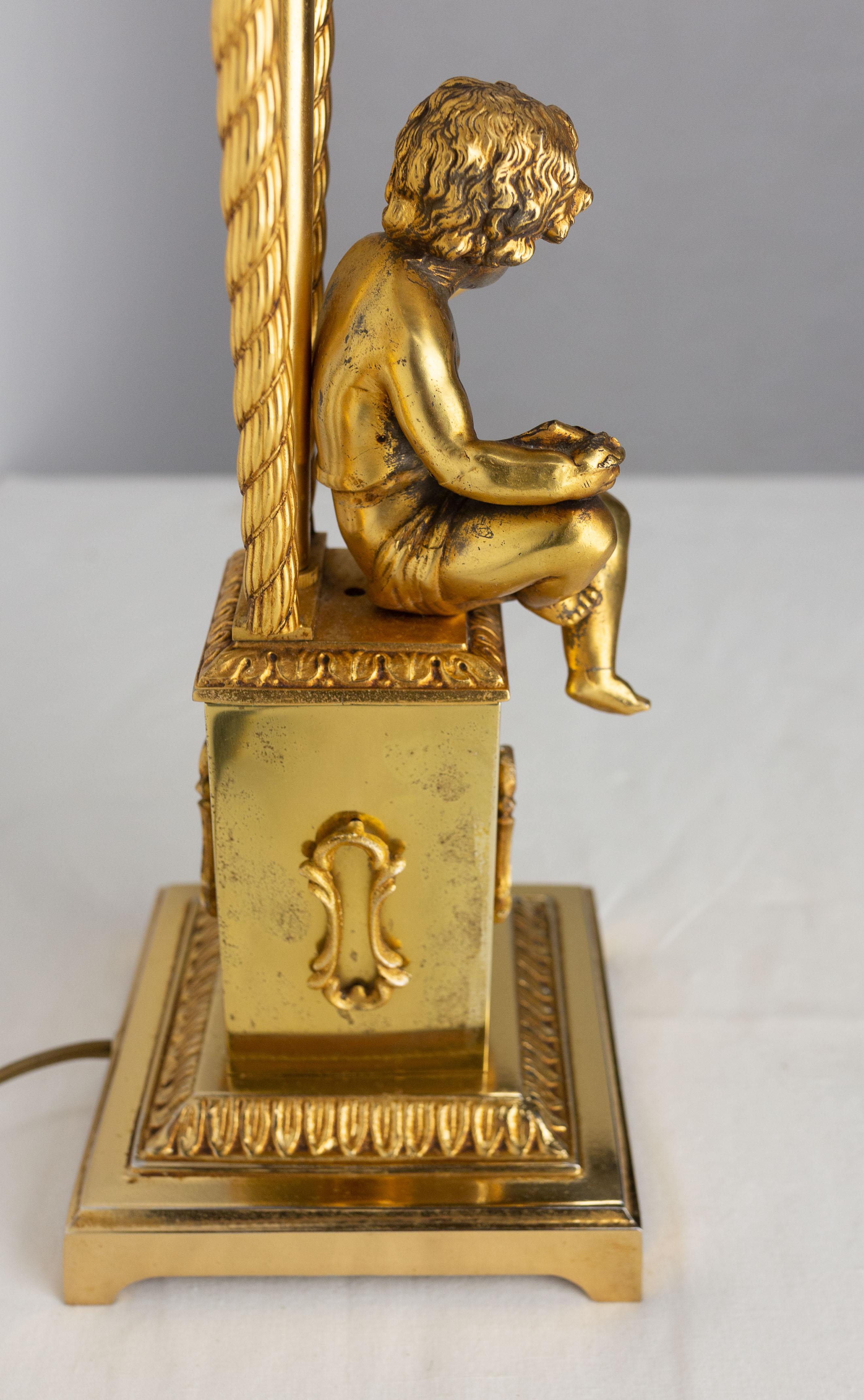 French Brass Table Lamp with Putti Reading in front of a Harp, Mid-Century For Sale 4