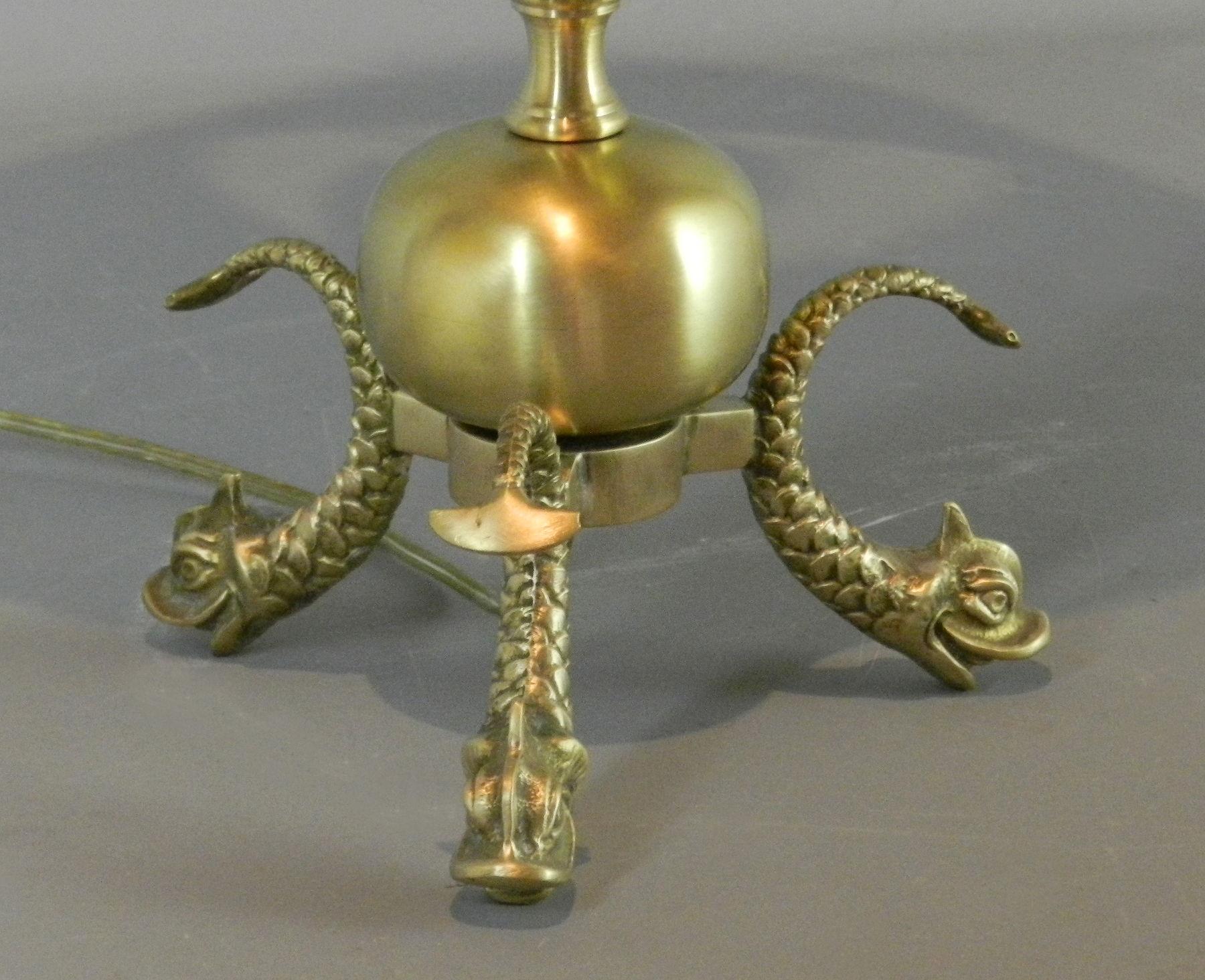 French Brass Table Lamp with Serpent Feet In Good Condition In SAINTE-COLOMBE, FR
