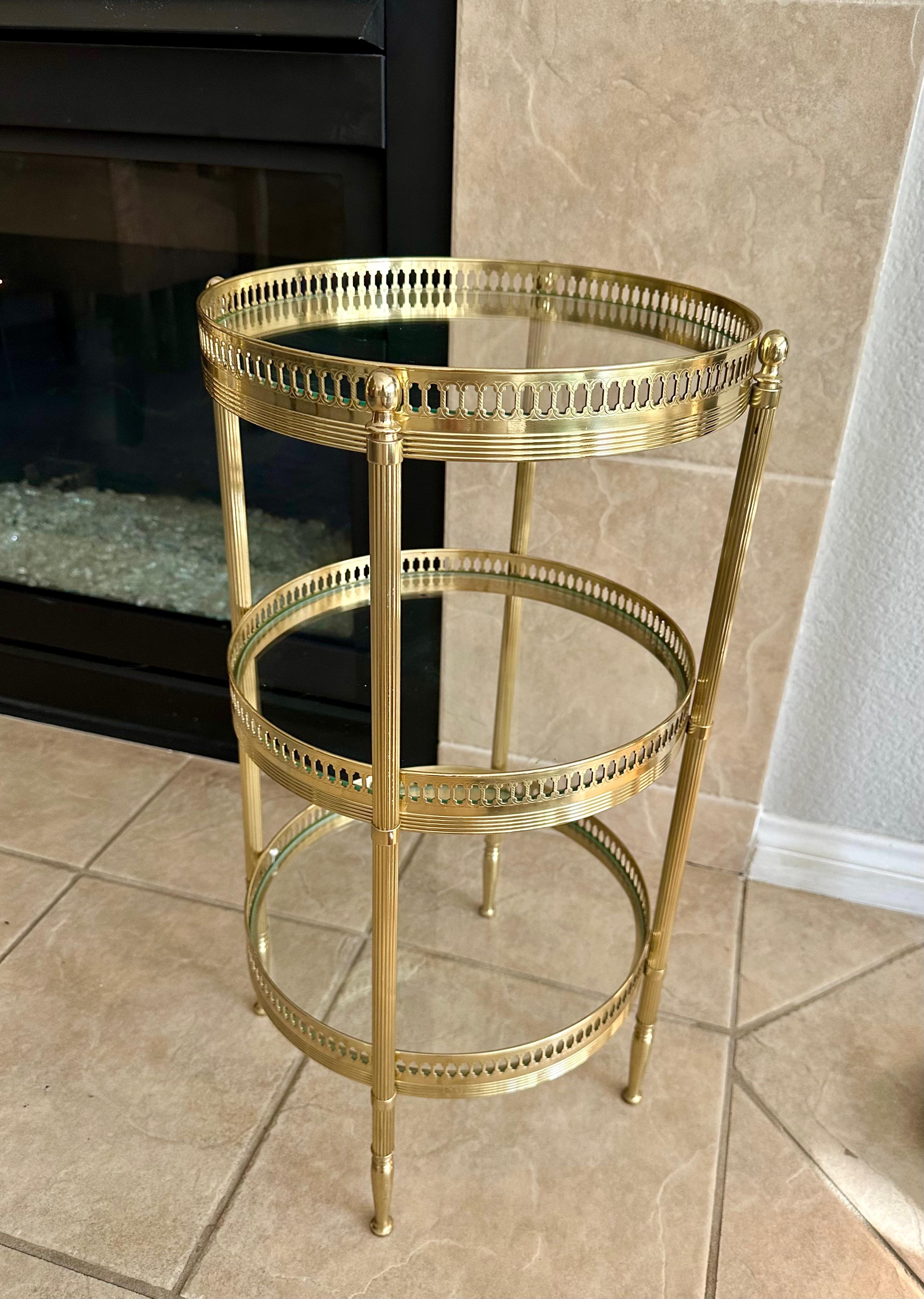 French Brass Three-Tier Round Side Table In Good Condition For Sale In Palm Springs, CA