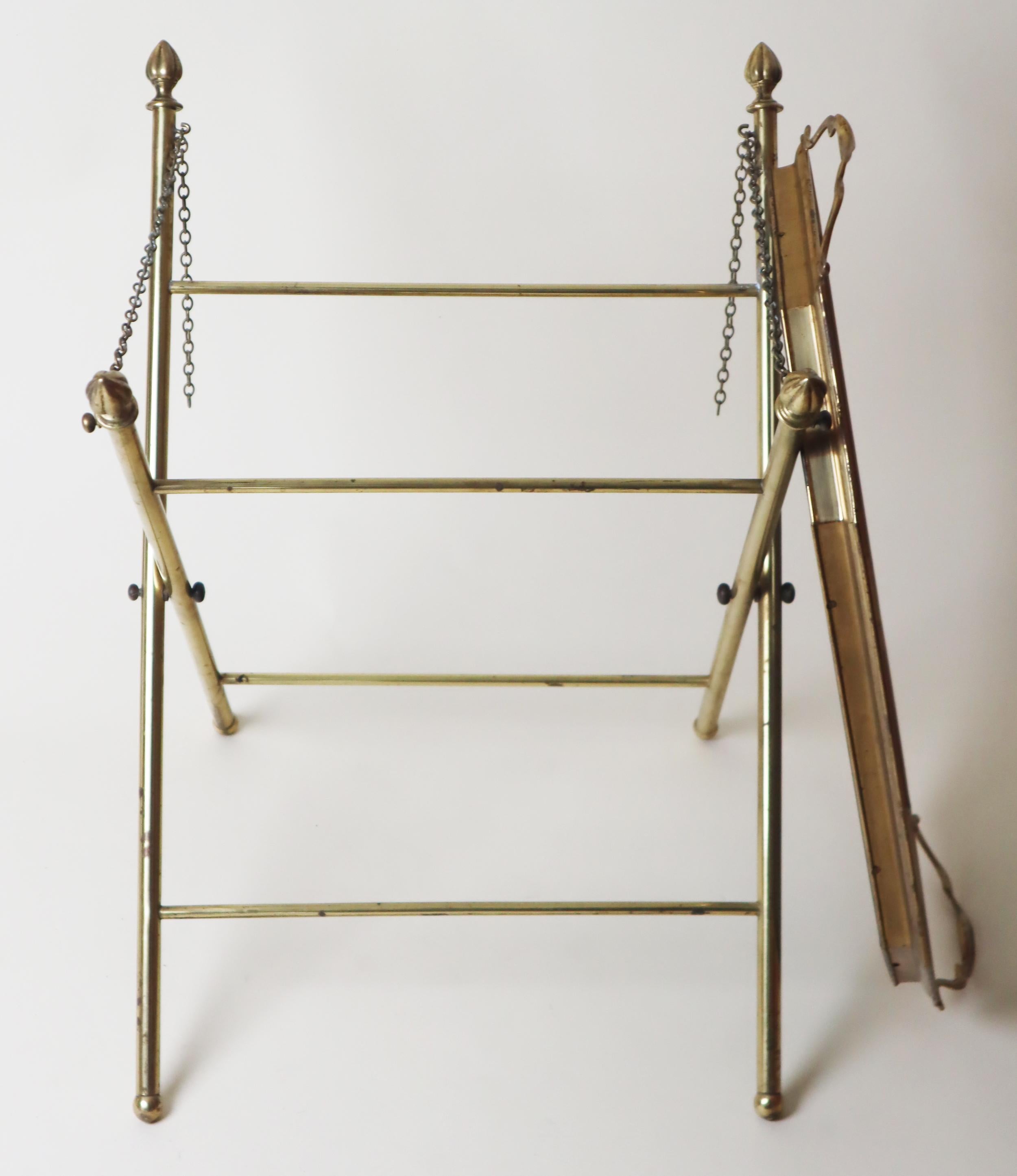 Französischer Messing-Tabletttisch im Hollywood-Regency-Stil (Gegossen) im Angebot