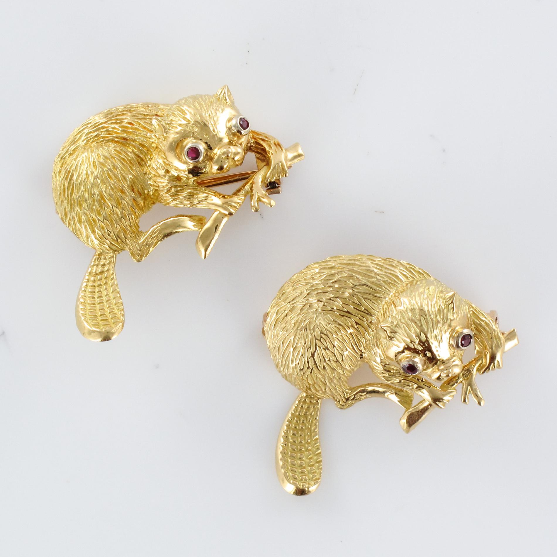 French Braun 1950s Ruby 18 Karat Yellow Gold Beavers Pair of Brooches For Sale 10