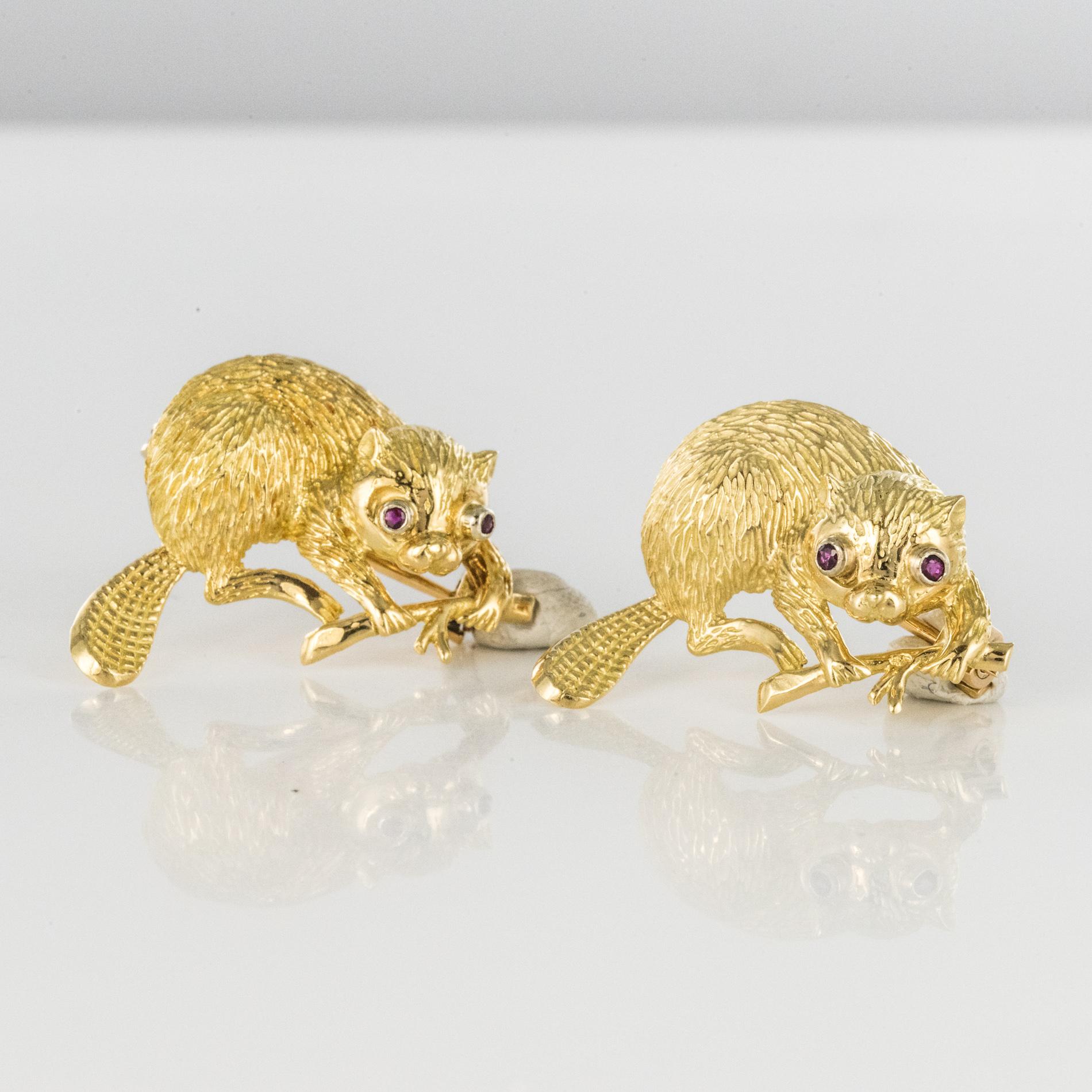 Retro French Braun 1950s Ruby 18 Karat Yellow Gold Beavers Pair of Brooches For Sale