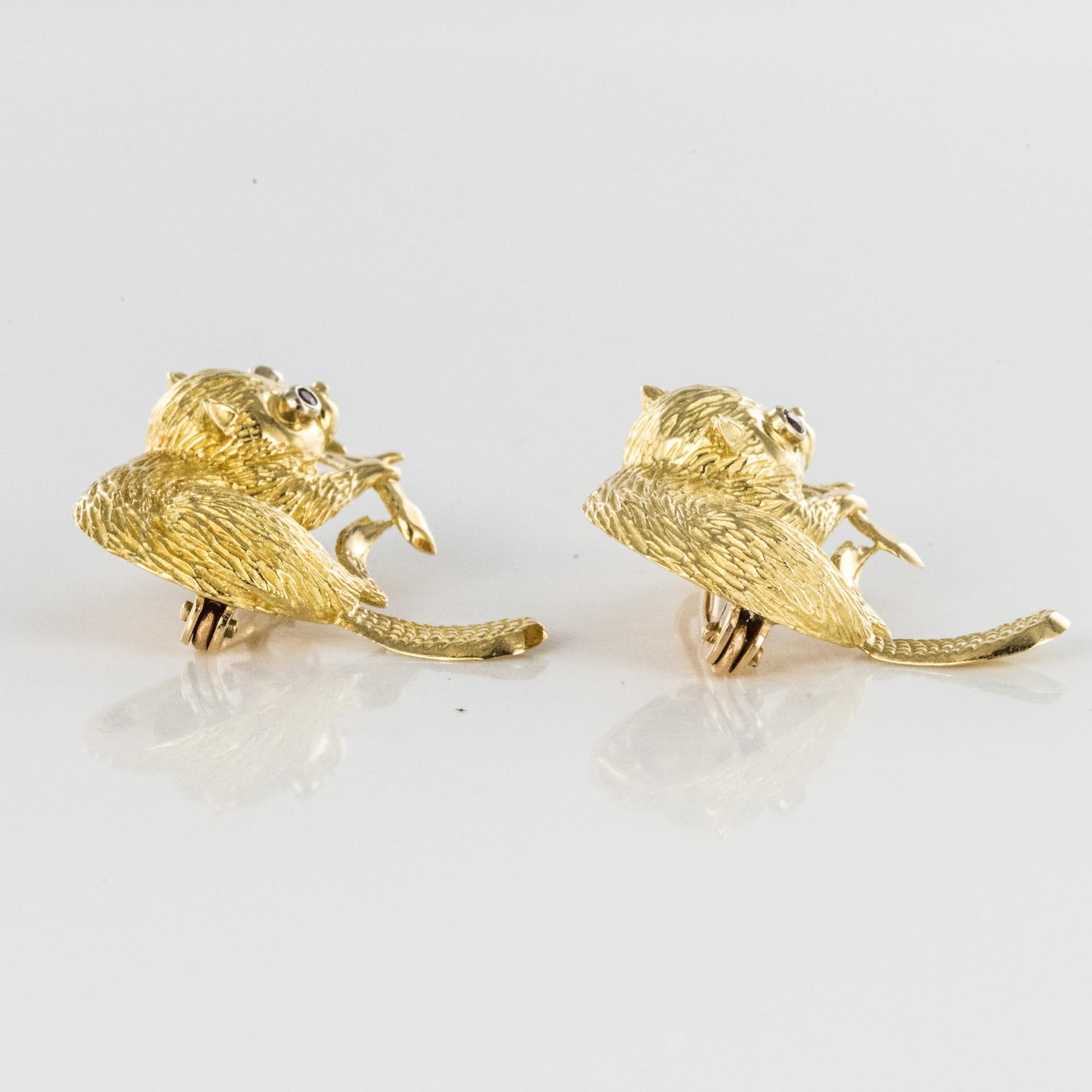 French Braun 1950s Ruby 18 Karat Yellow Gold Beavers Pair of Brooches For Sale 3