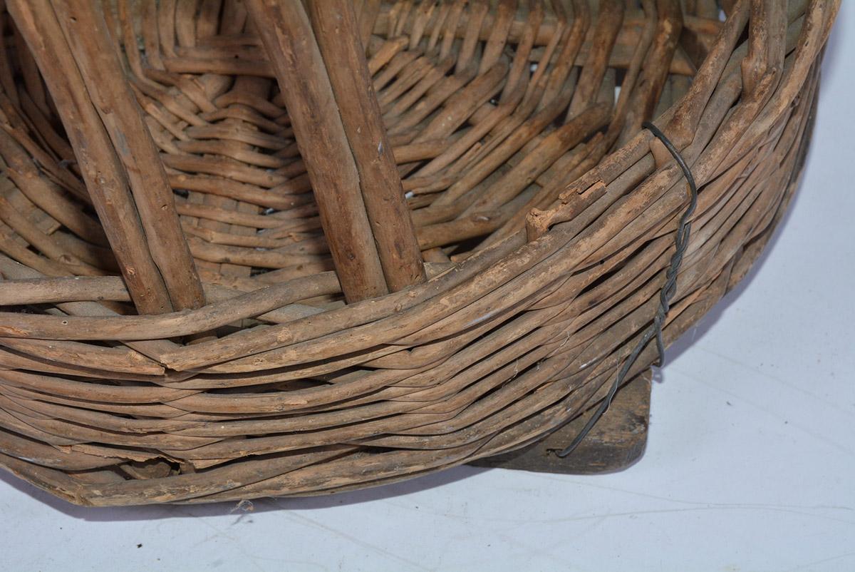 French Bread Basket In Good Condition In Sheffield, MA
