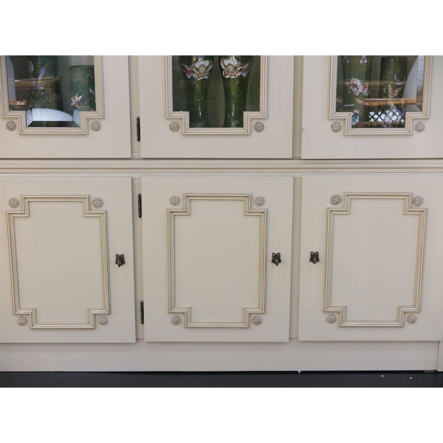 French Breakfront Library or Cupboard Cabinet In Good Condition For Sale In Los Angeles, CA