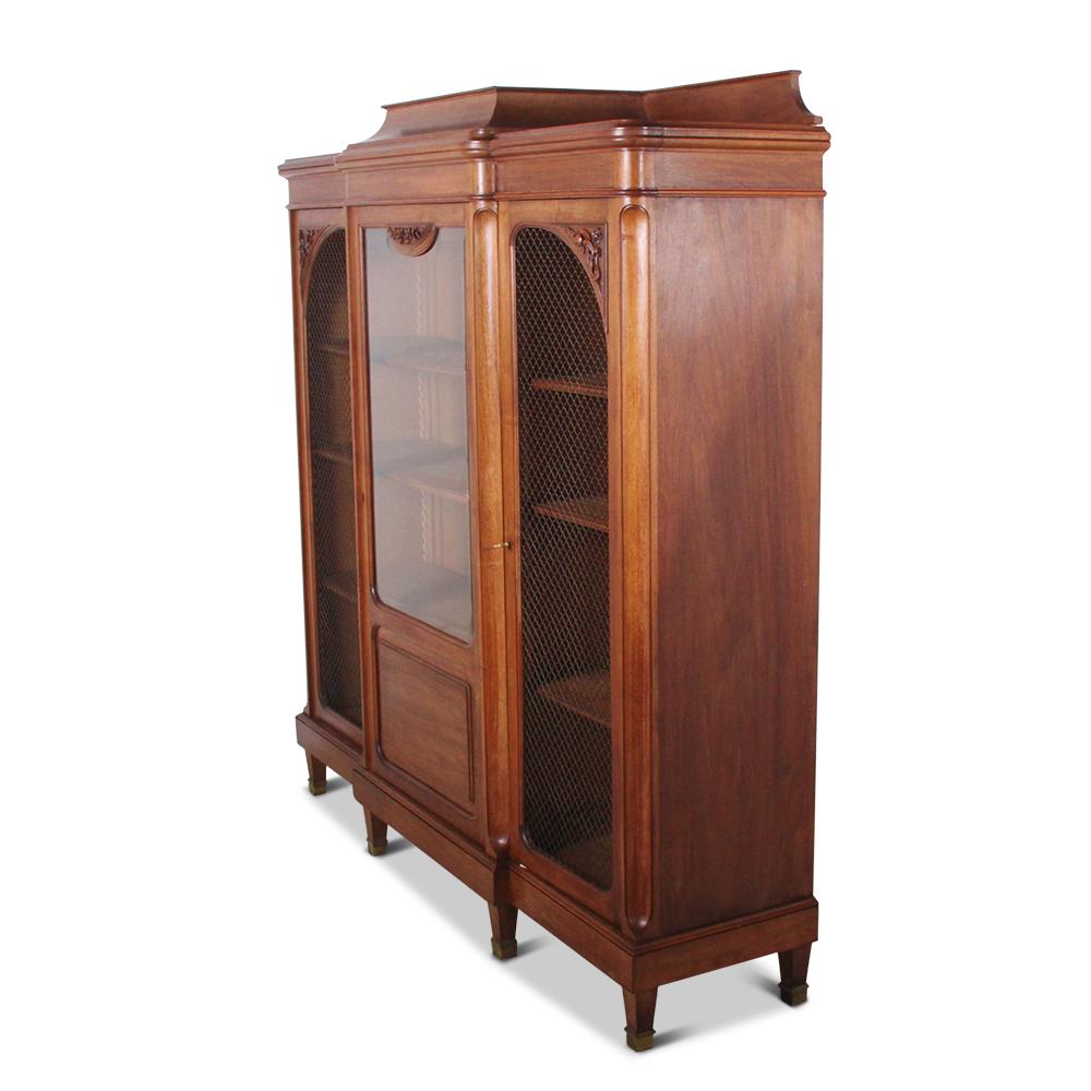 French Breakfront Walnut Bookcase with Bevelled Glass In Good Condition In Vancouver, British Columbia