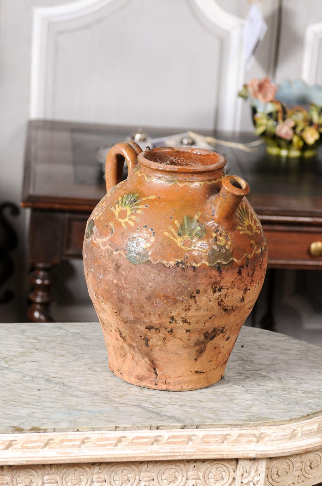 French Bressane 19th Century Glazed Pottery Jug with Soft Yellow Motifs In Good Condition For Sale In Atlanta, GA