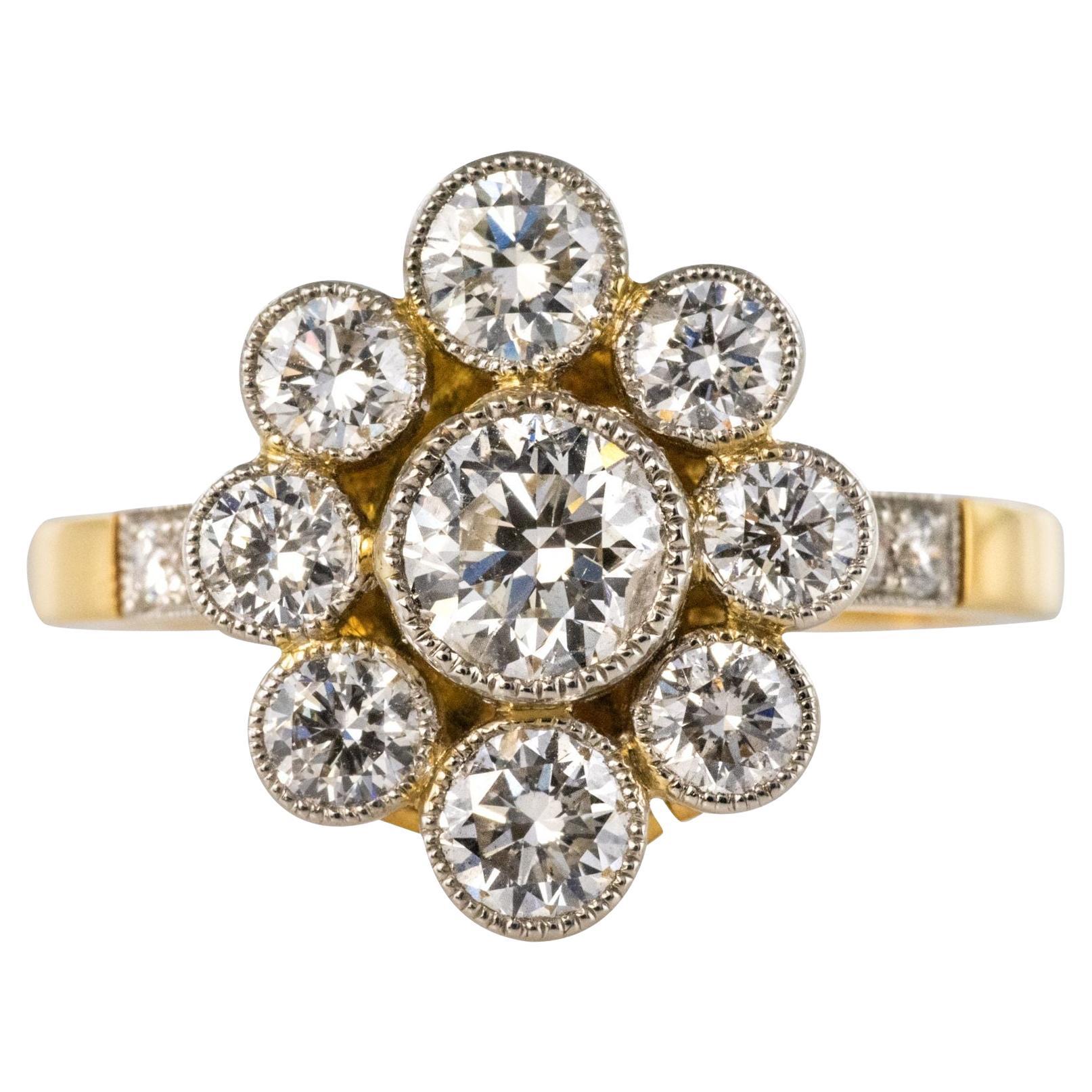 Anillo de compromiso de oro y platino con diamantes talla brillante francesa en racimo
