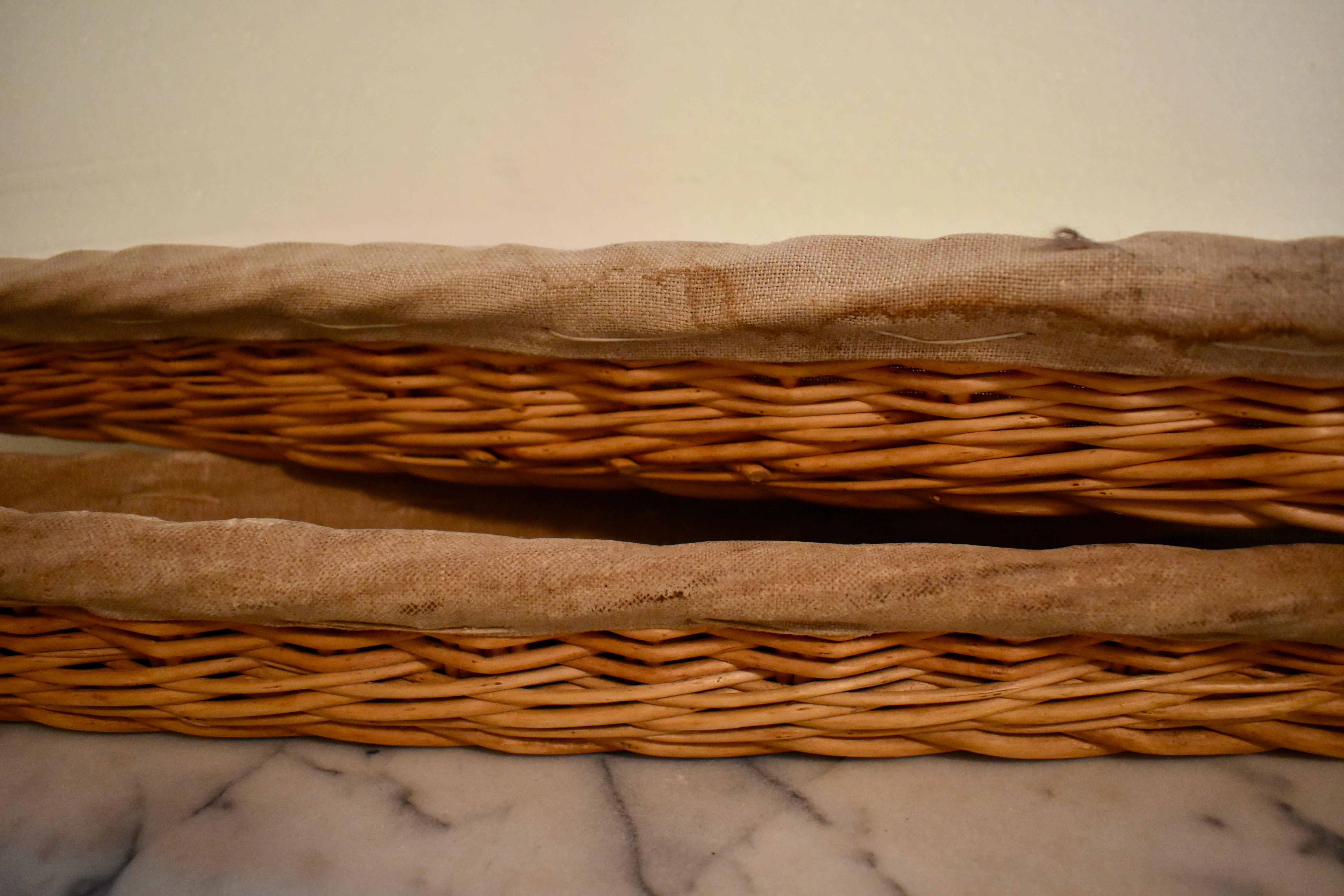 french bread basket with linen liner