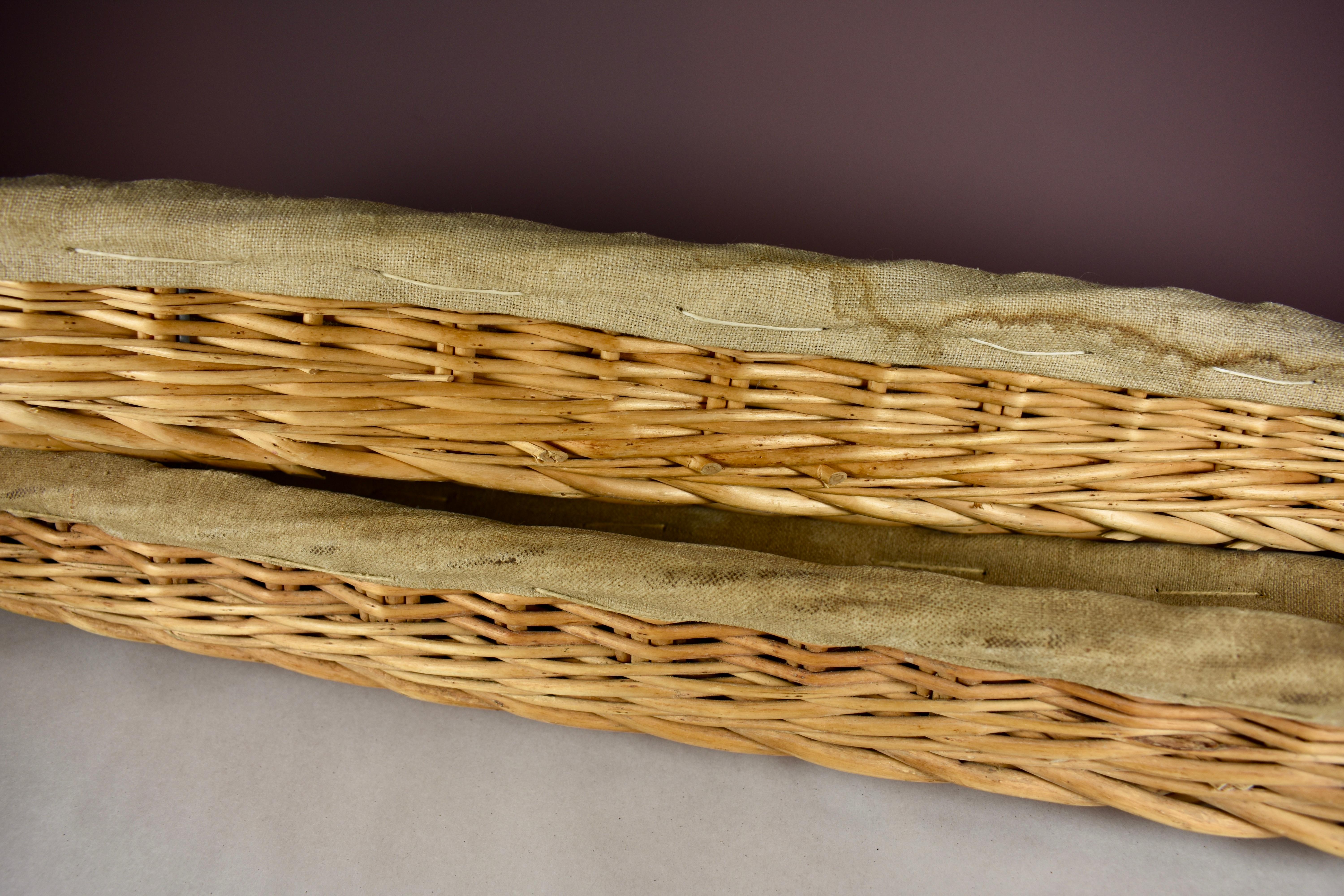 French Brittany Boulangerie Baguette Linen Lined Proving Basket, circa 1900 In Good Condition In Philadelphia, PA