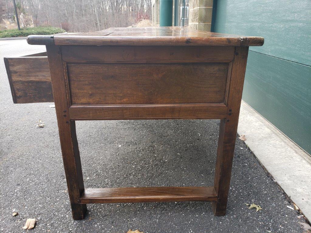 Early 19th Century French Brittany Chestnut 2-Drawer Bureau Plat For Sale