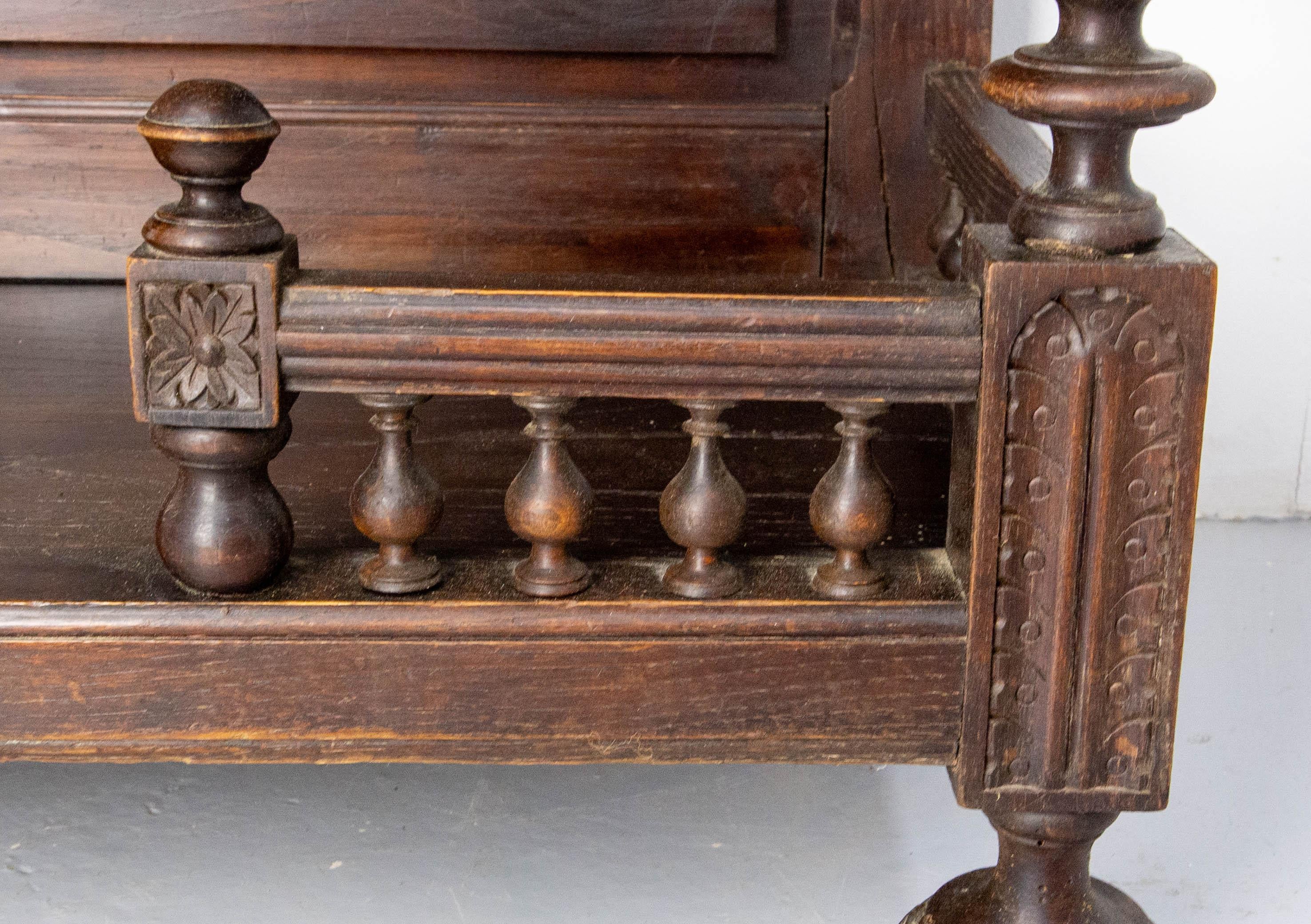French Brittany Dressoir Buffet Chesnut Cabinet with Blazons, Late 19th Century For Sale 5