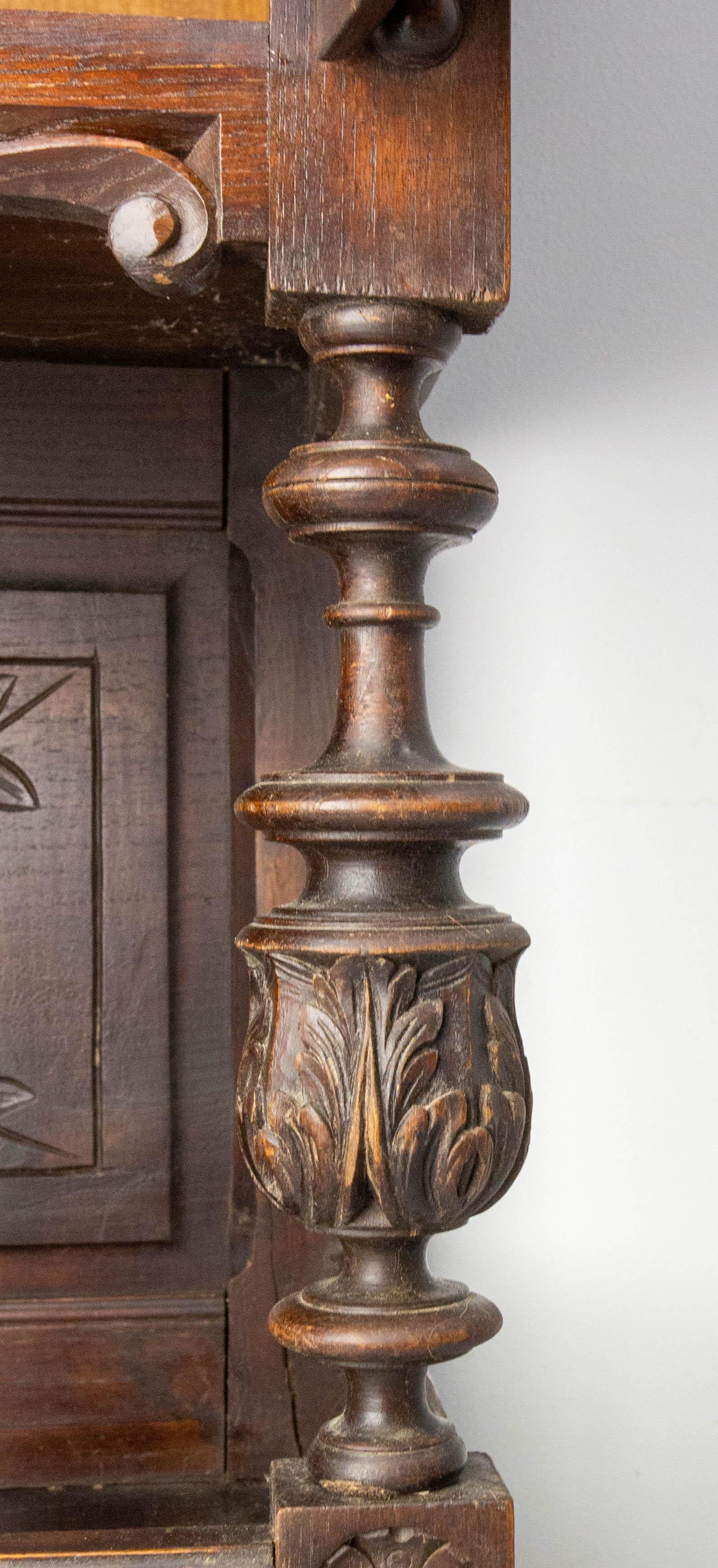 French Brittany Dressoir Buffet Chesnut Cabinet with Blazons, Late 19th Century For Sale 6