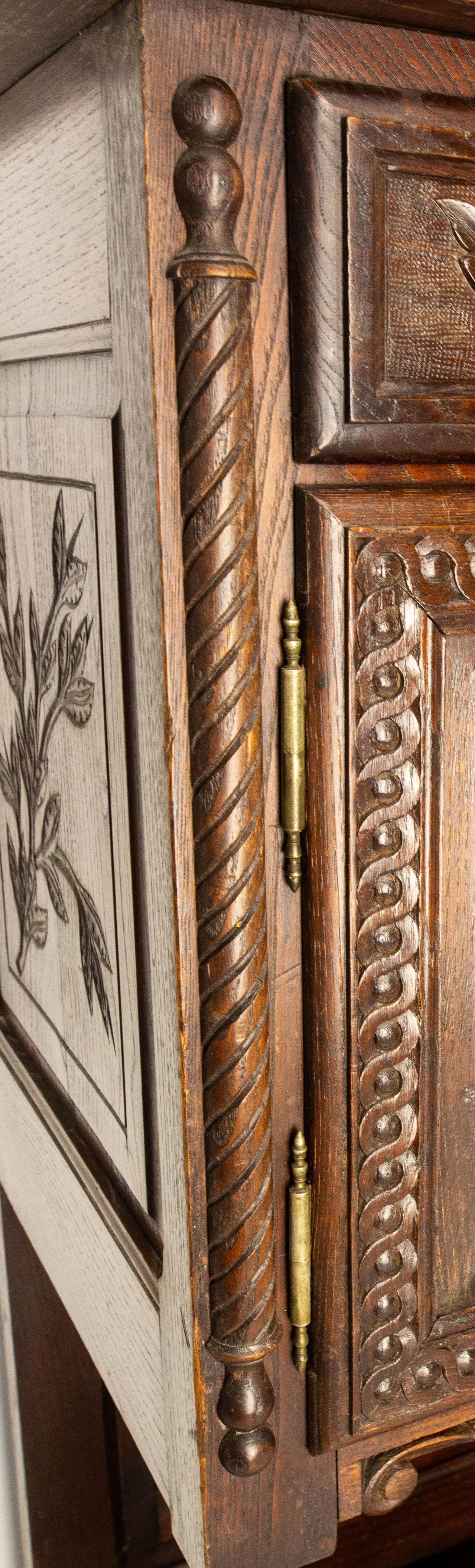 French Brittany Dressoir Buffet Chesnut Cabinet with Blazons, Late 19th Century For Sale 8
