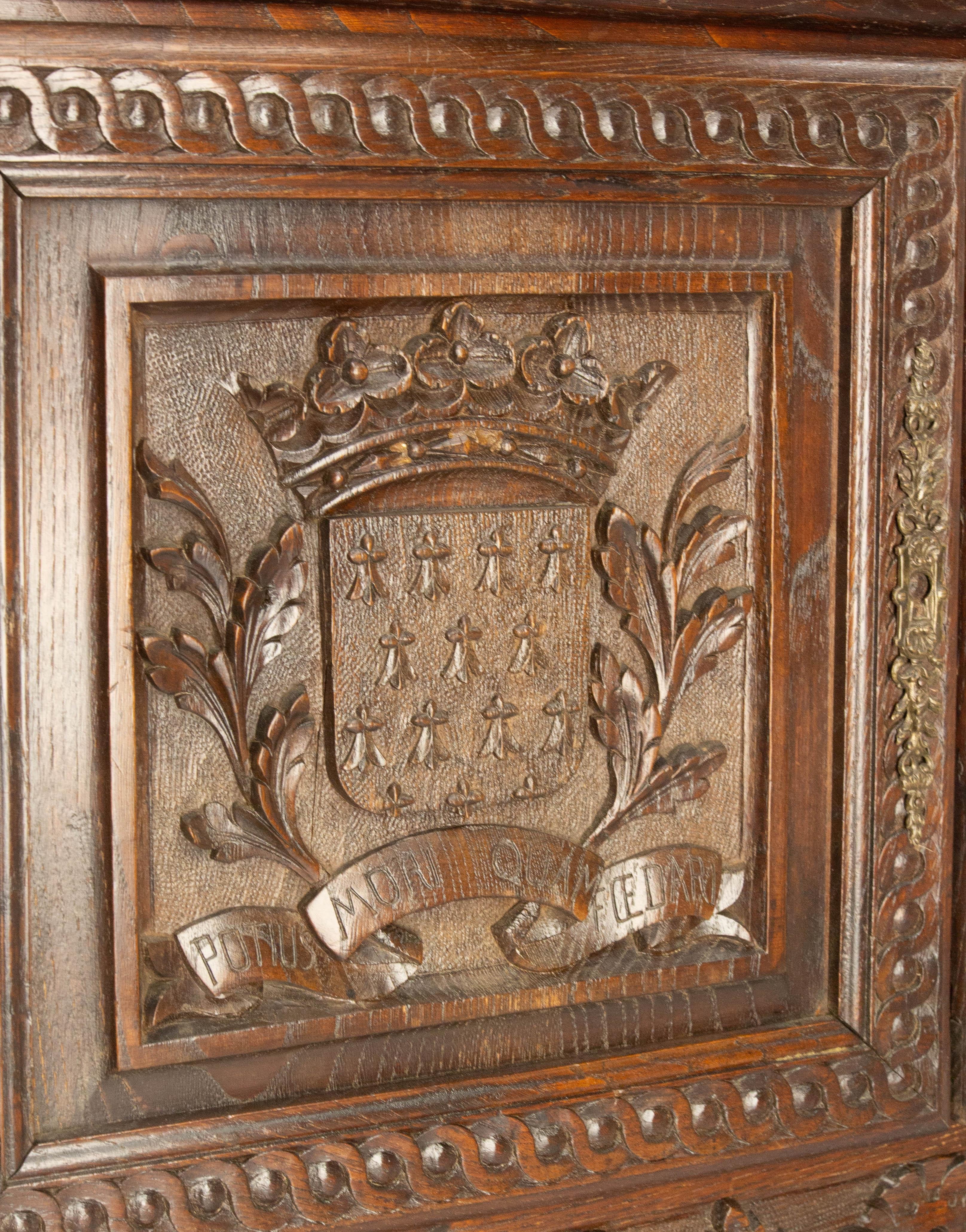 French Brittany Dressoir Buffet Chesnut Cabinet with Blazons, Late 19th Century For Sale 11