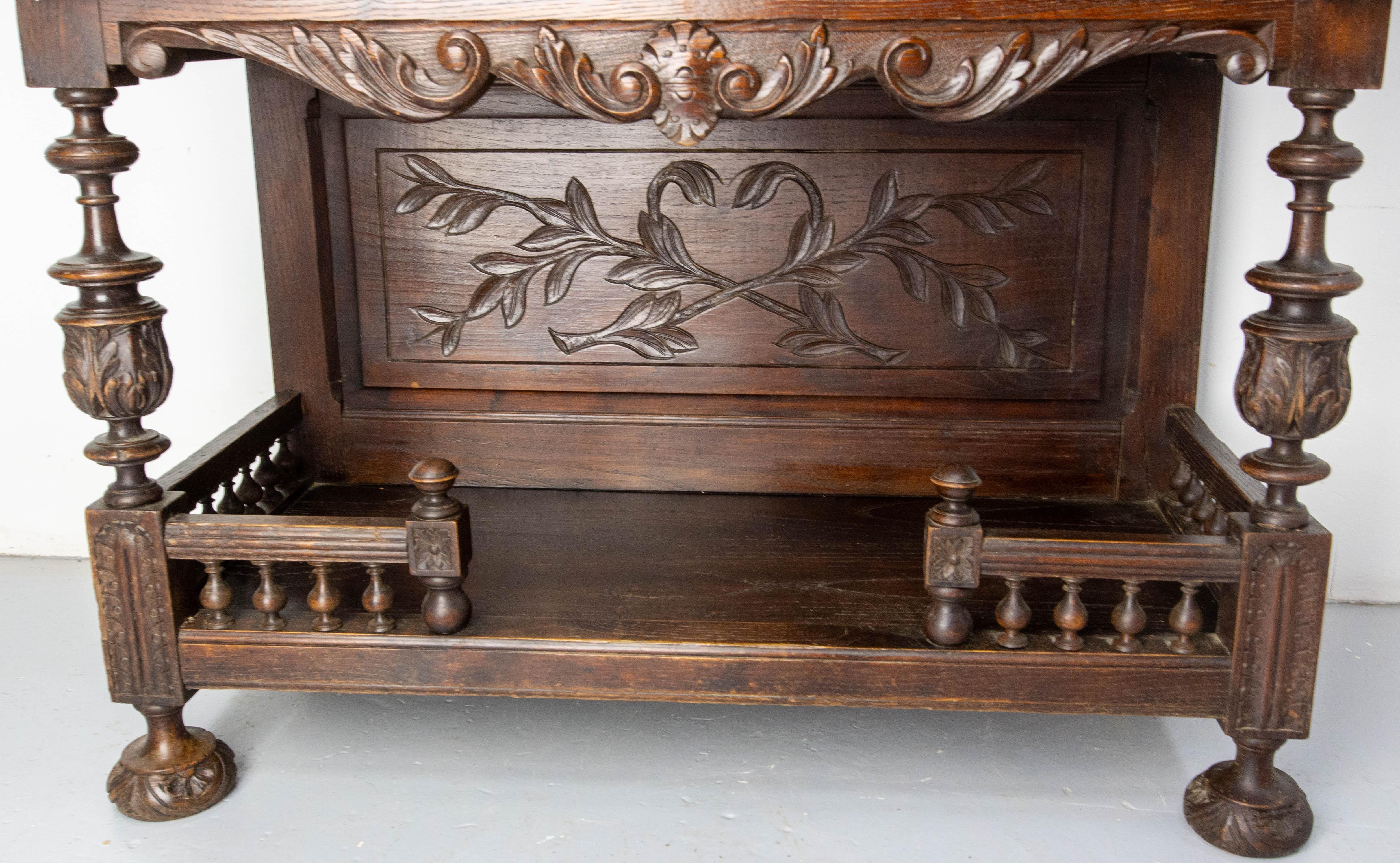French Brittany Dressoir Buffet Chesnut Cabinet with Blazons, Late 19th Century For Sale 4