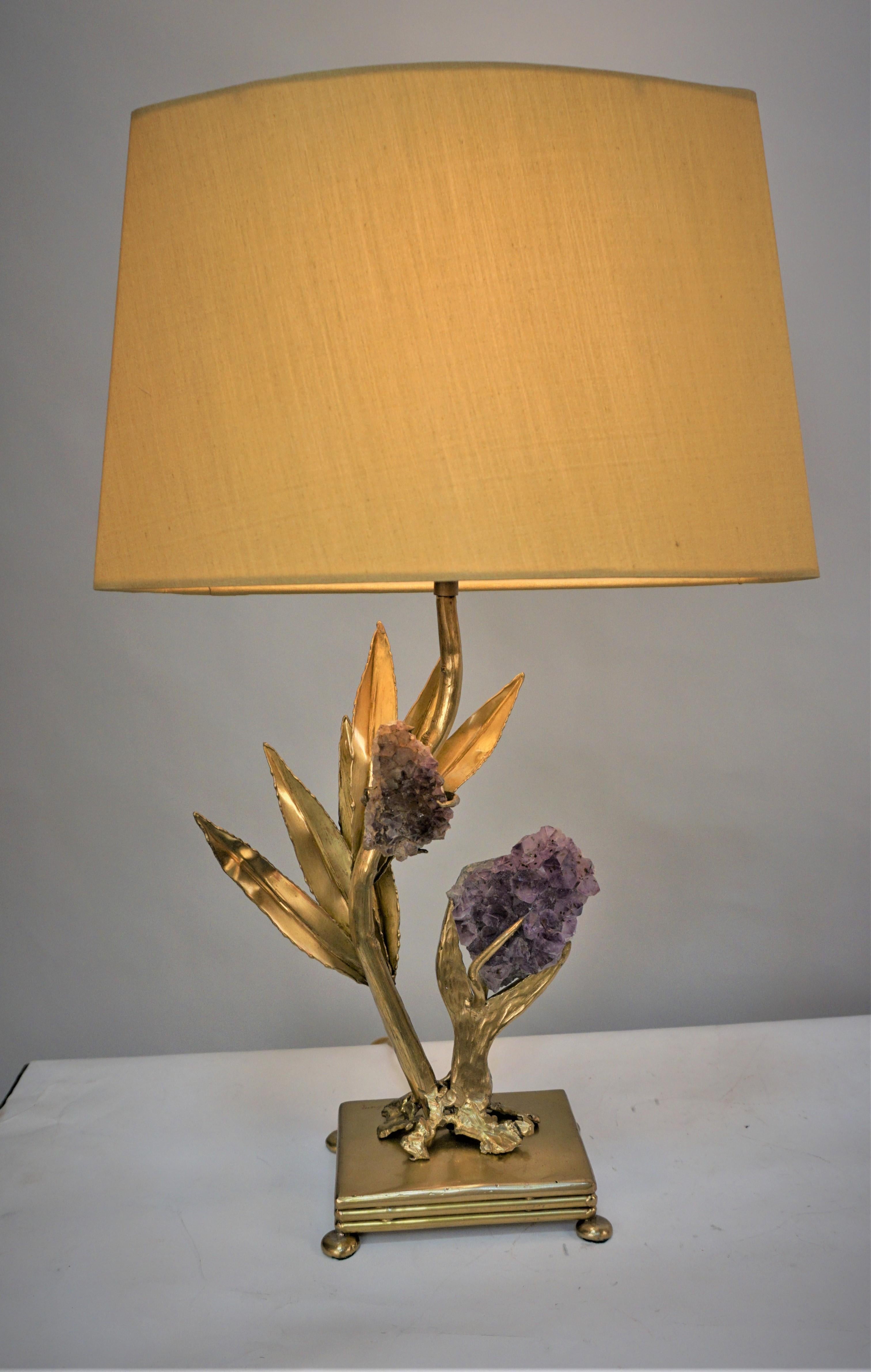Beautiful hand-crafted bronze with amytas quartz table lamp, fitted with silk hard back lampshade.
Signed Laudrain
Measurement includes the shade.