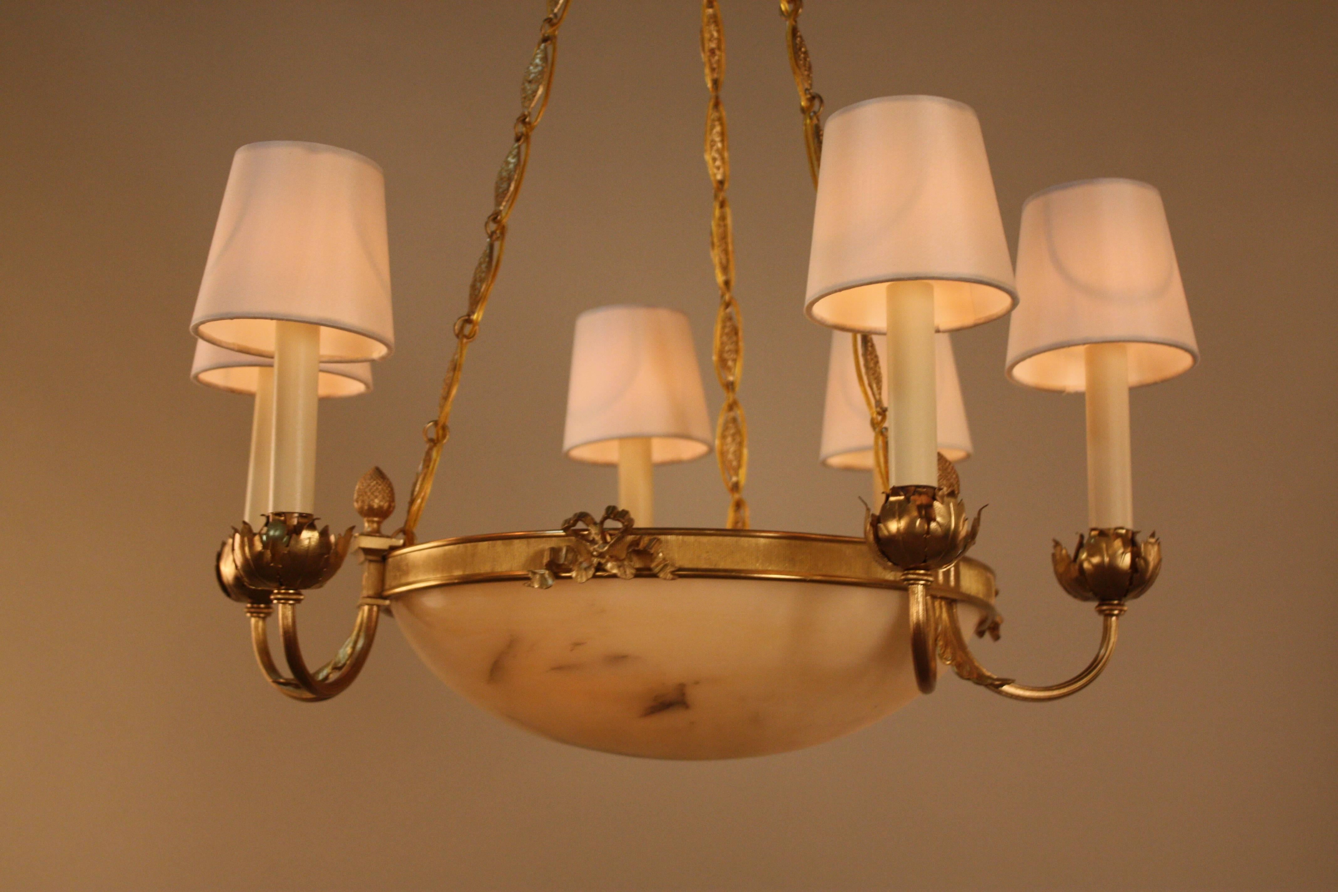 French 1930s bronze and alabaster chandelier.
Total of nine lights, 60 watts each.