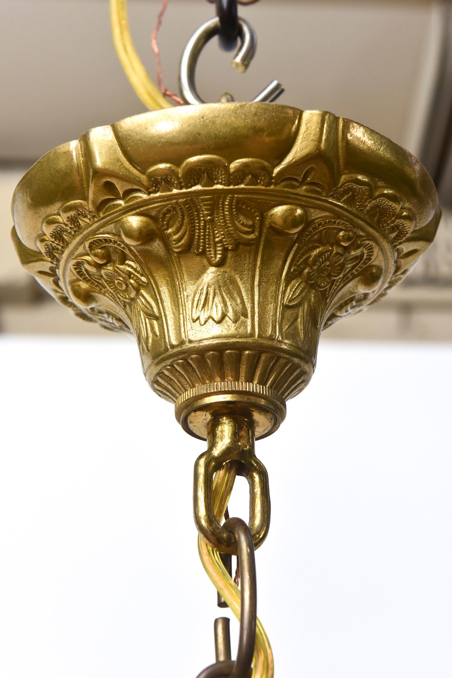 Kronleuchter aus Bronze und Kristall (Französisch) im Angebot