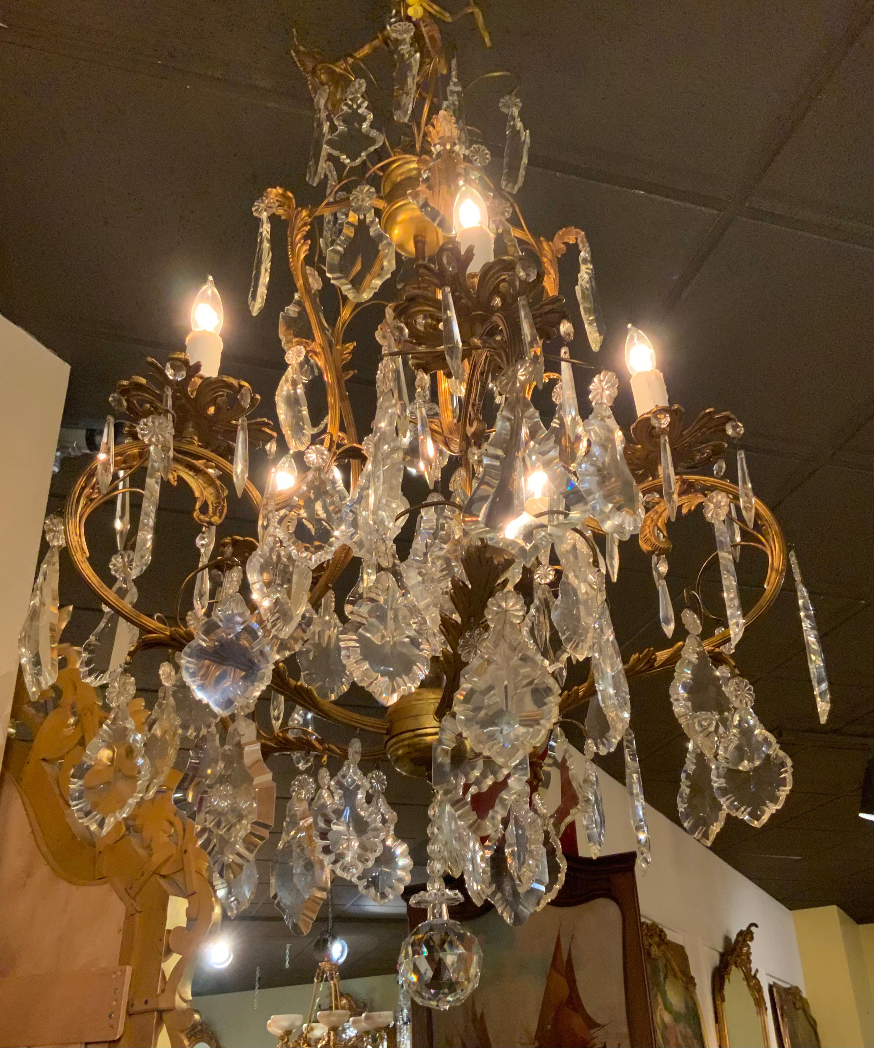 XX secolo Lampadario francese in bronzo e cristallo in vendita