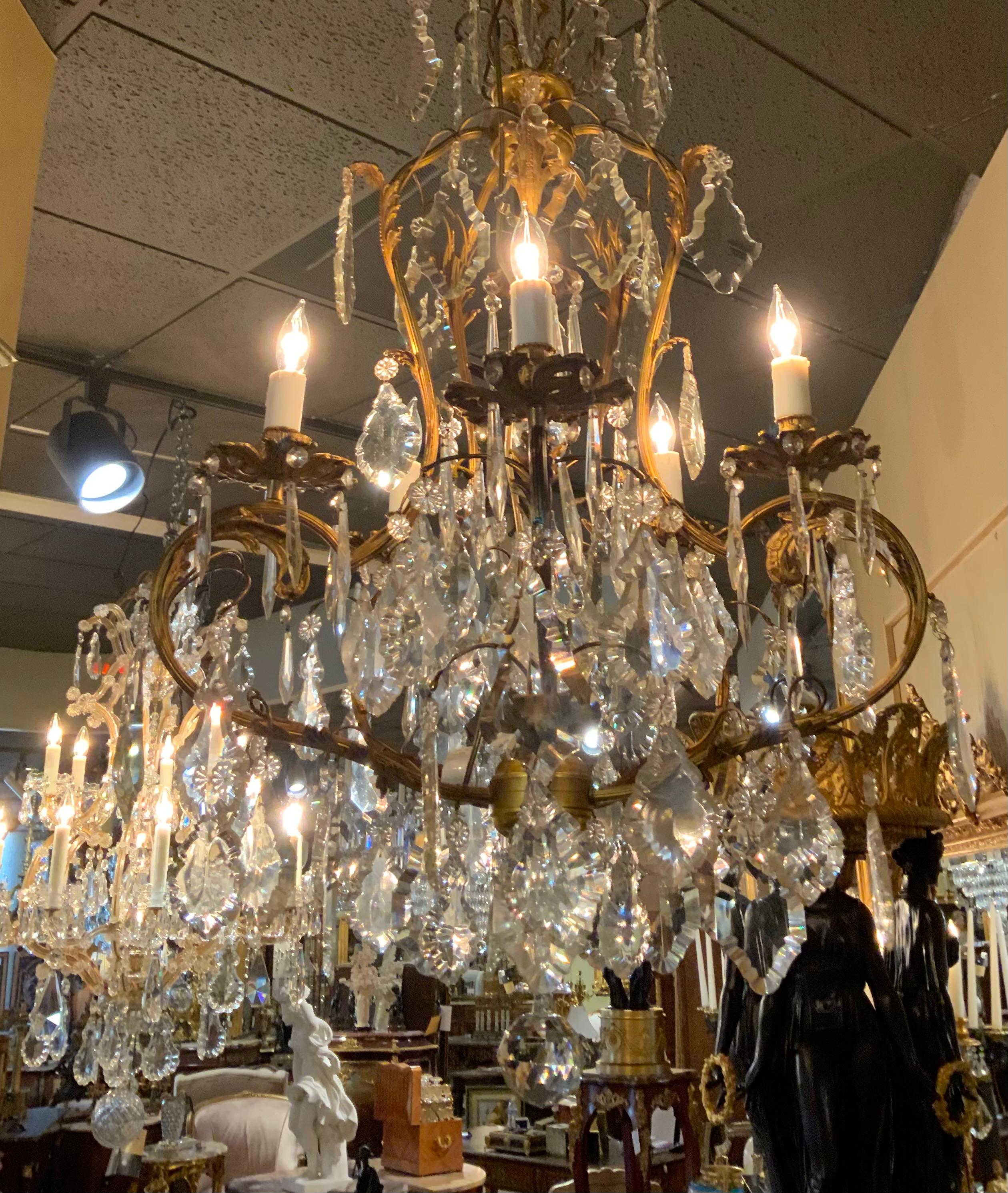Lampadario francese in bronzo e cristallo in vendita 2