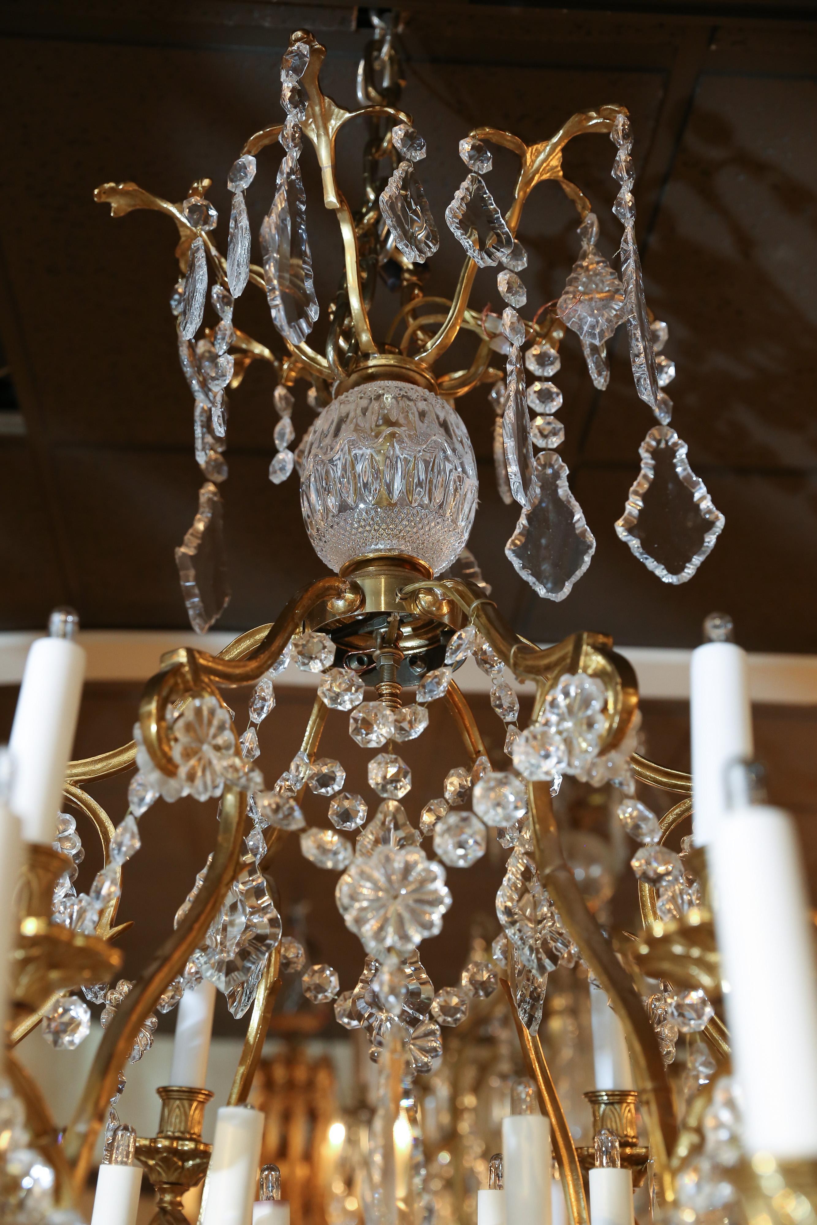 Kronleuchter aus Bronze und Kristall mit 24 Lichtern im Zustand „Gut“ in Houston, TX
