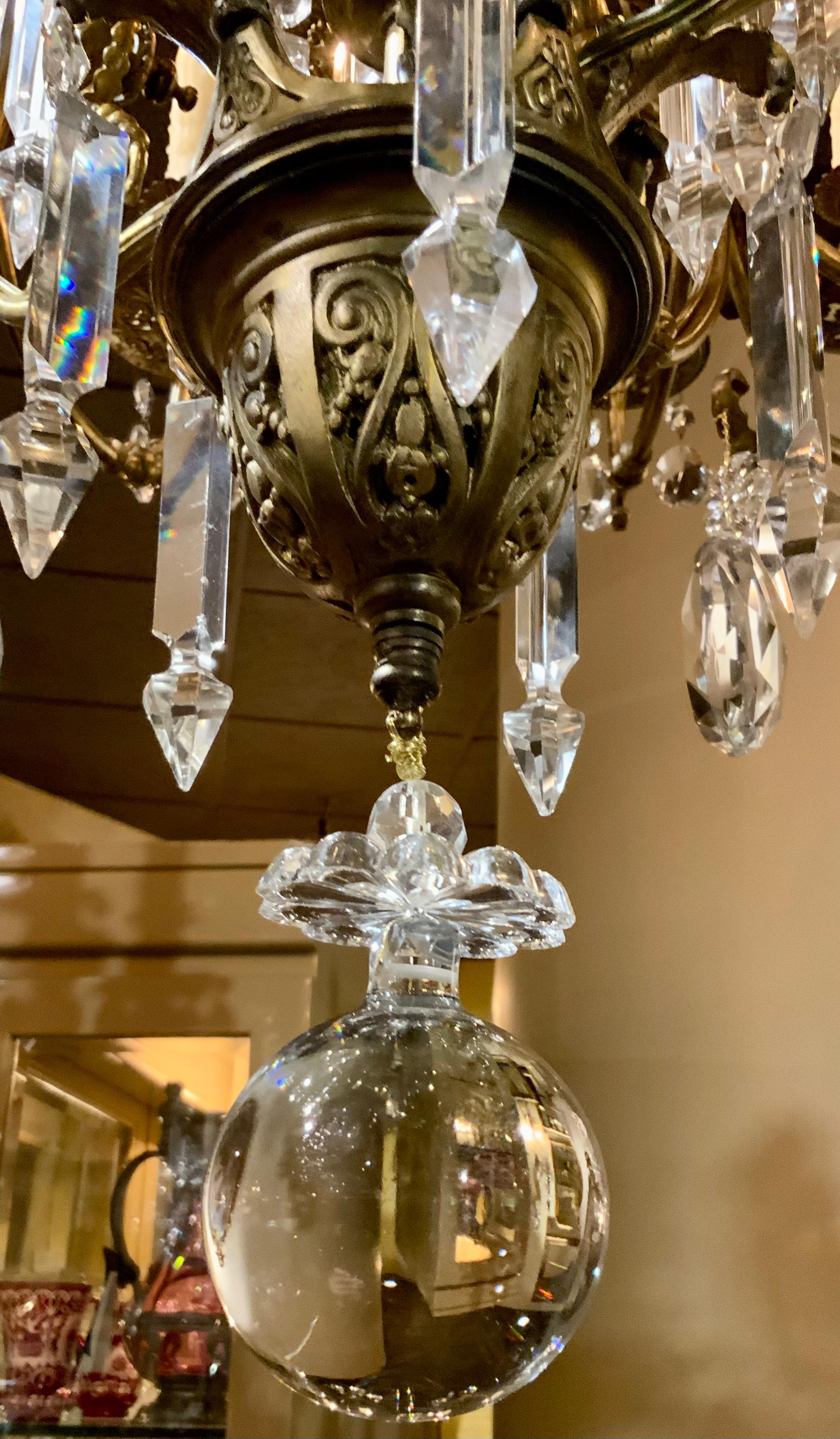 Araña francesa de bronce y cristal con ángeles y 25 luces Bronce en venta