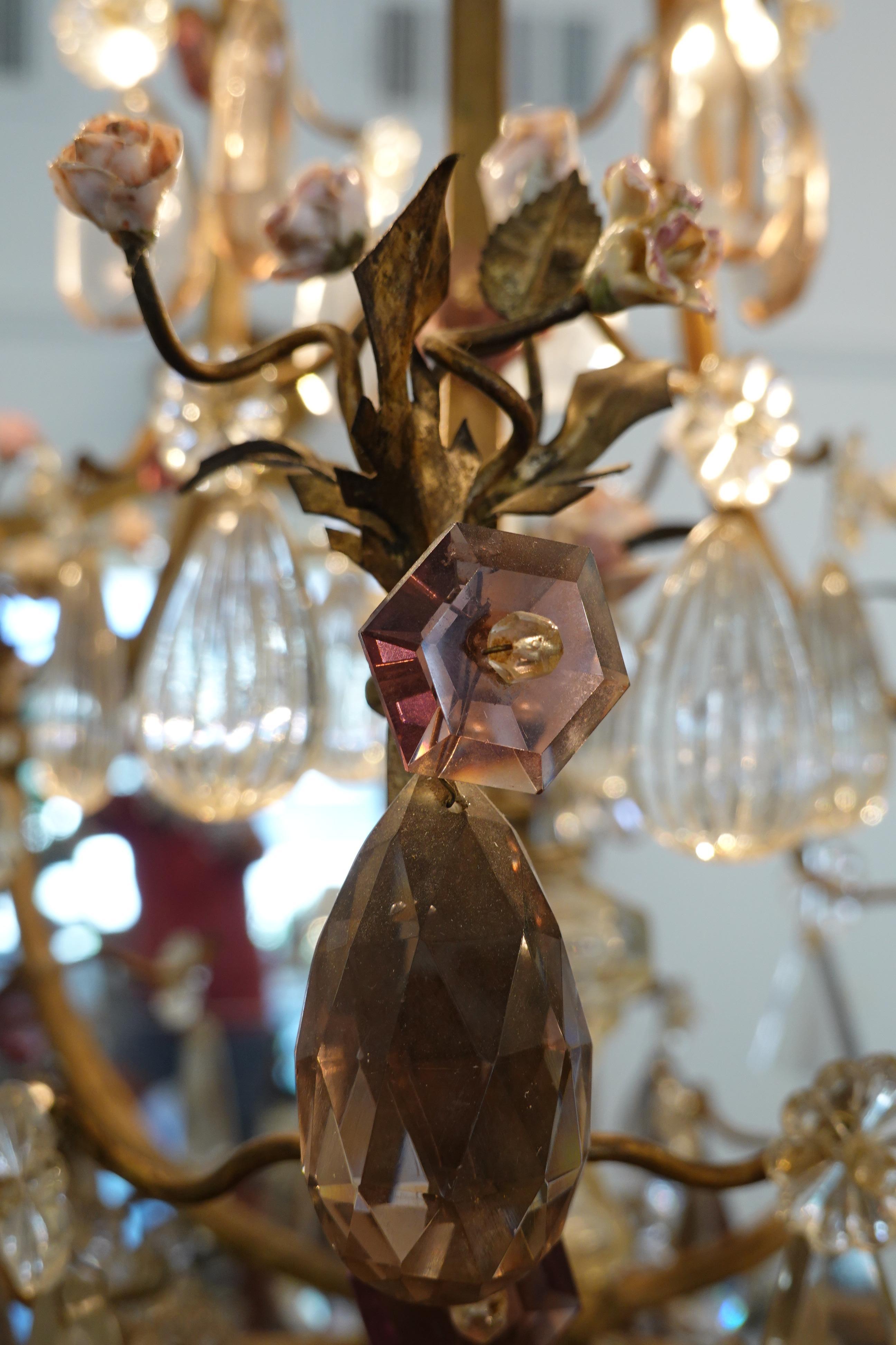 Kronleuchter aus Bronze und Kristall mit Porzellanblumen aus Porzellan im Angebot 4