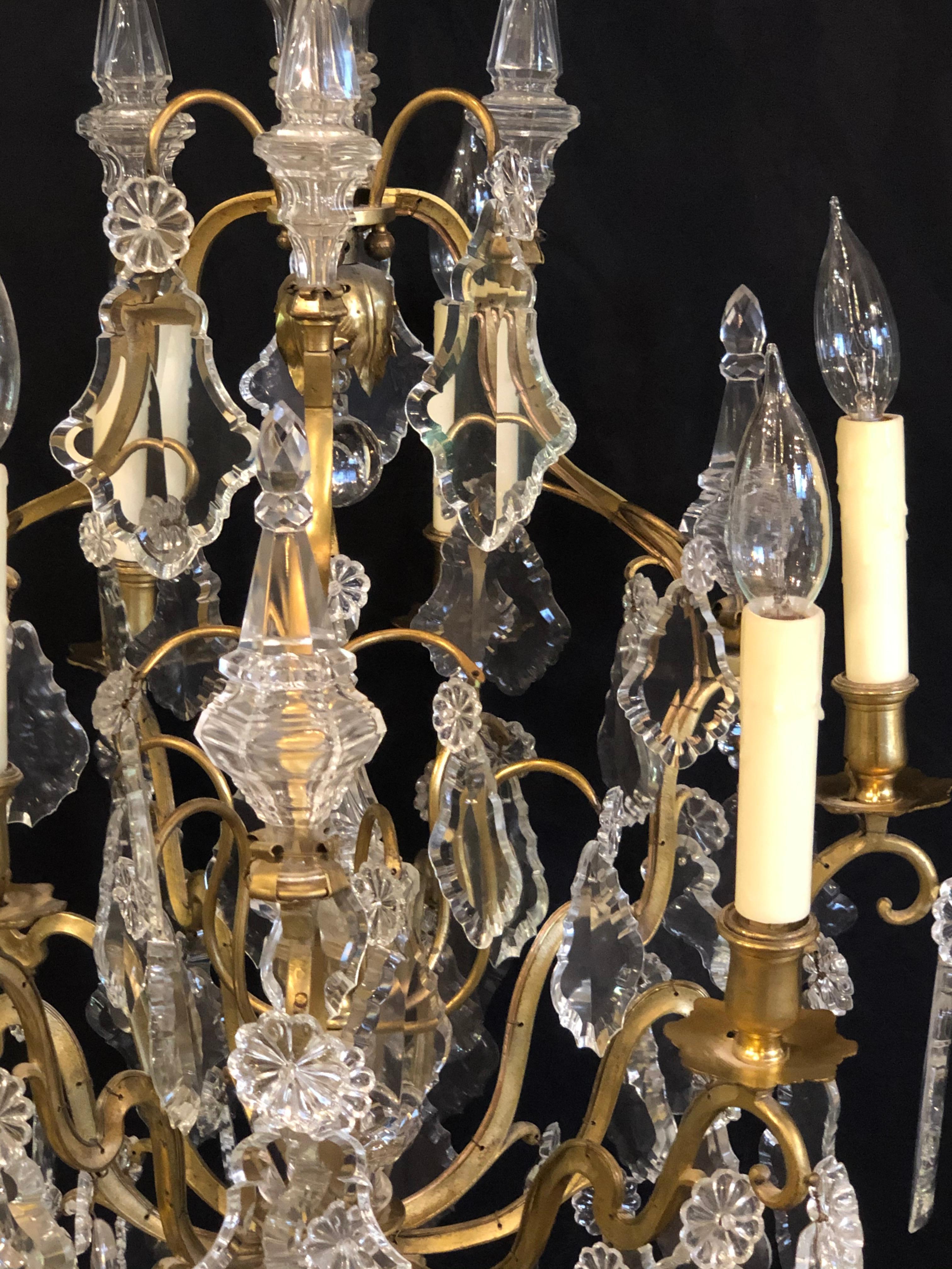 Lustre français en bronze et cristal doré, style Louis XVI en vente 7