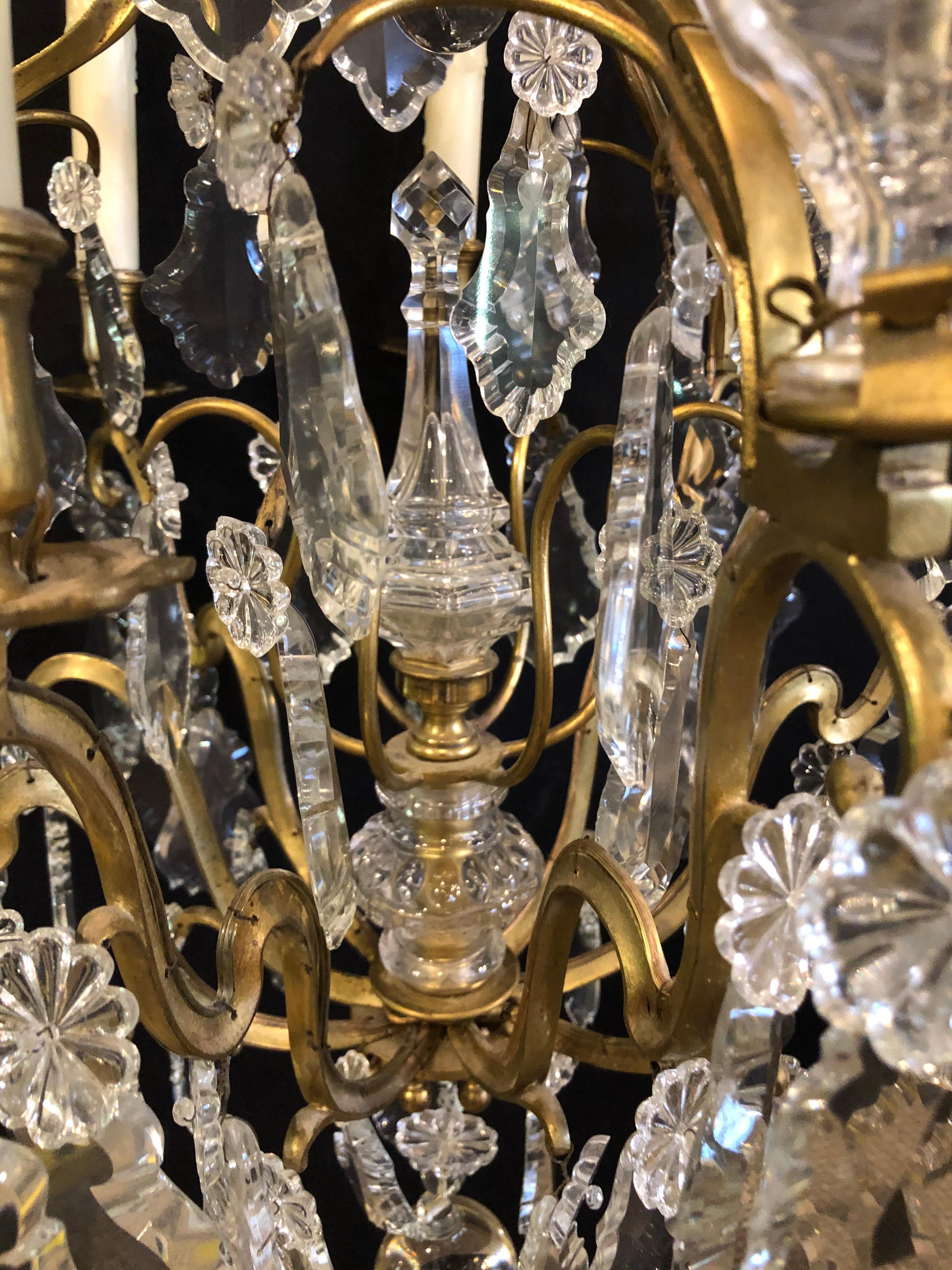 Lustre français en bronze et cristal doré, style Louis XVI en vente 1