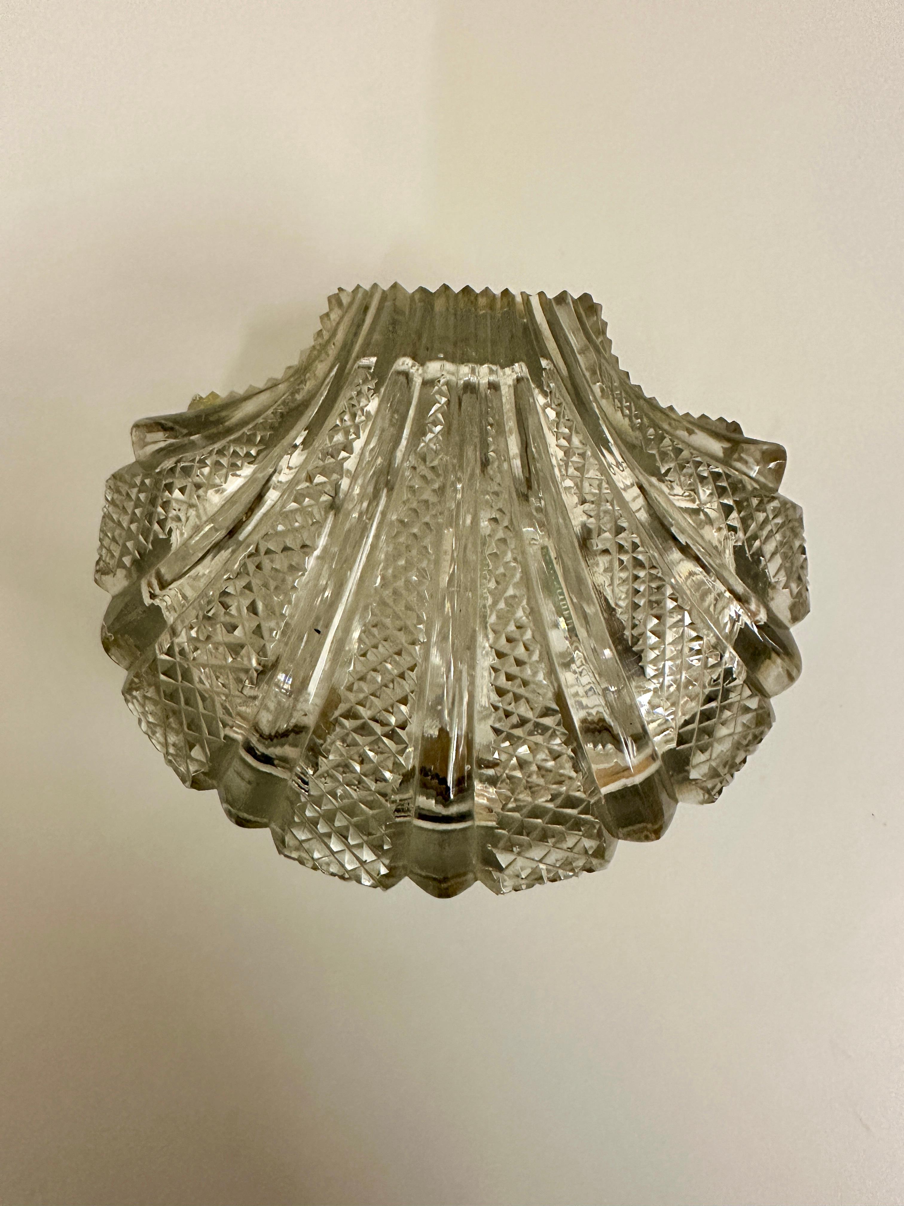 Boîte en bronze et cristal en forme de coquille, vers 1860 Bon état - En vente à New York, NY