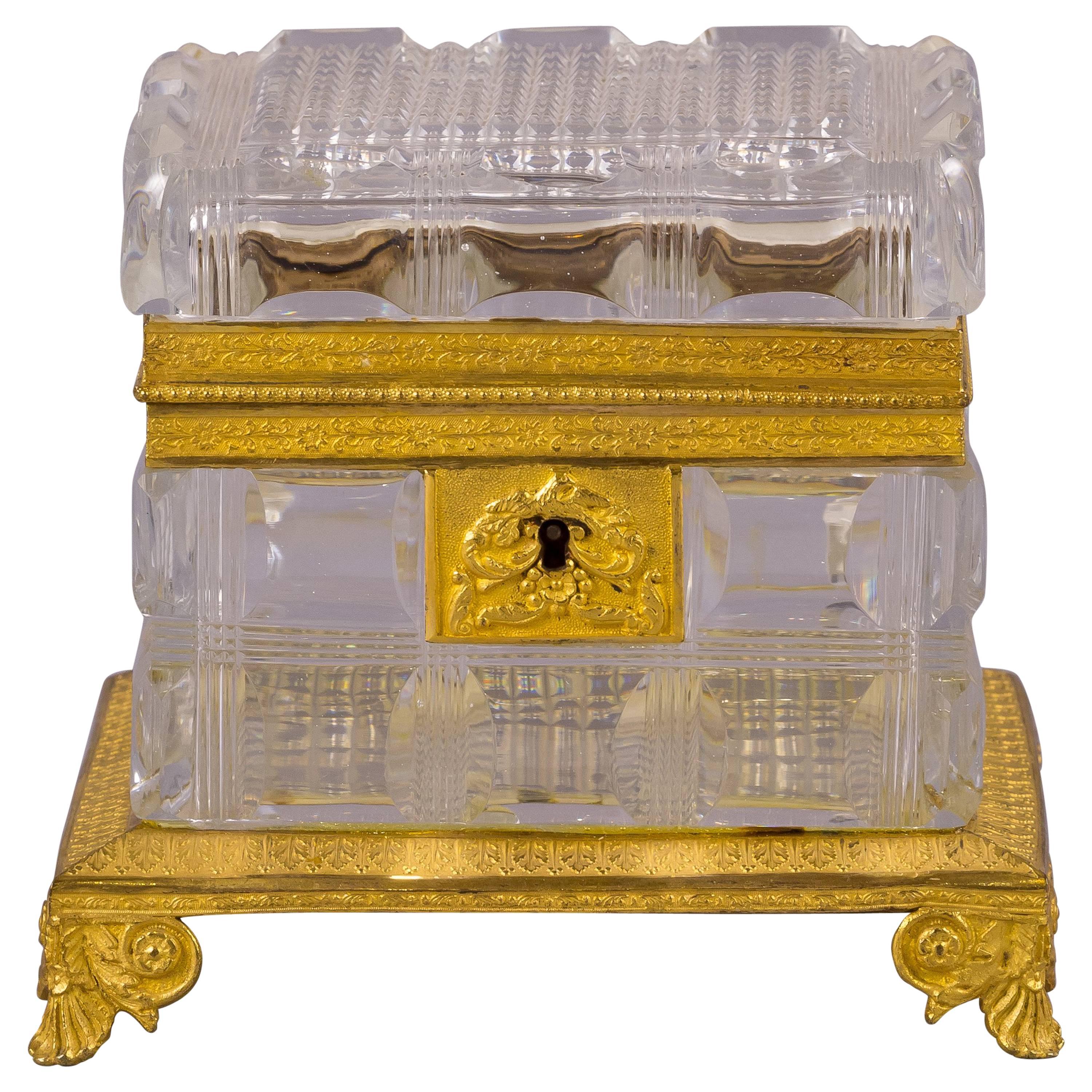 Französische Schachtel aus Bronze und facettiertem Kristall, Empire, um 1820 im Angebot