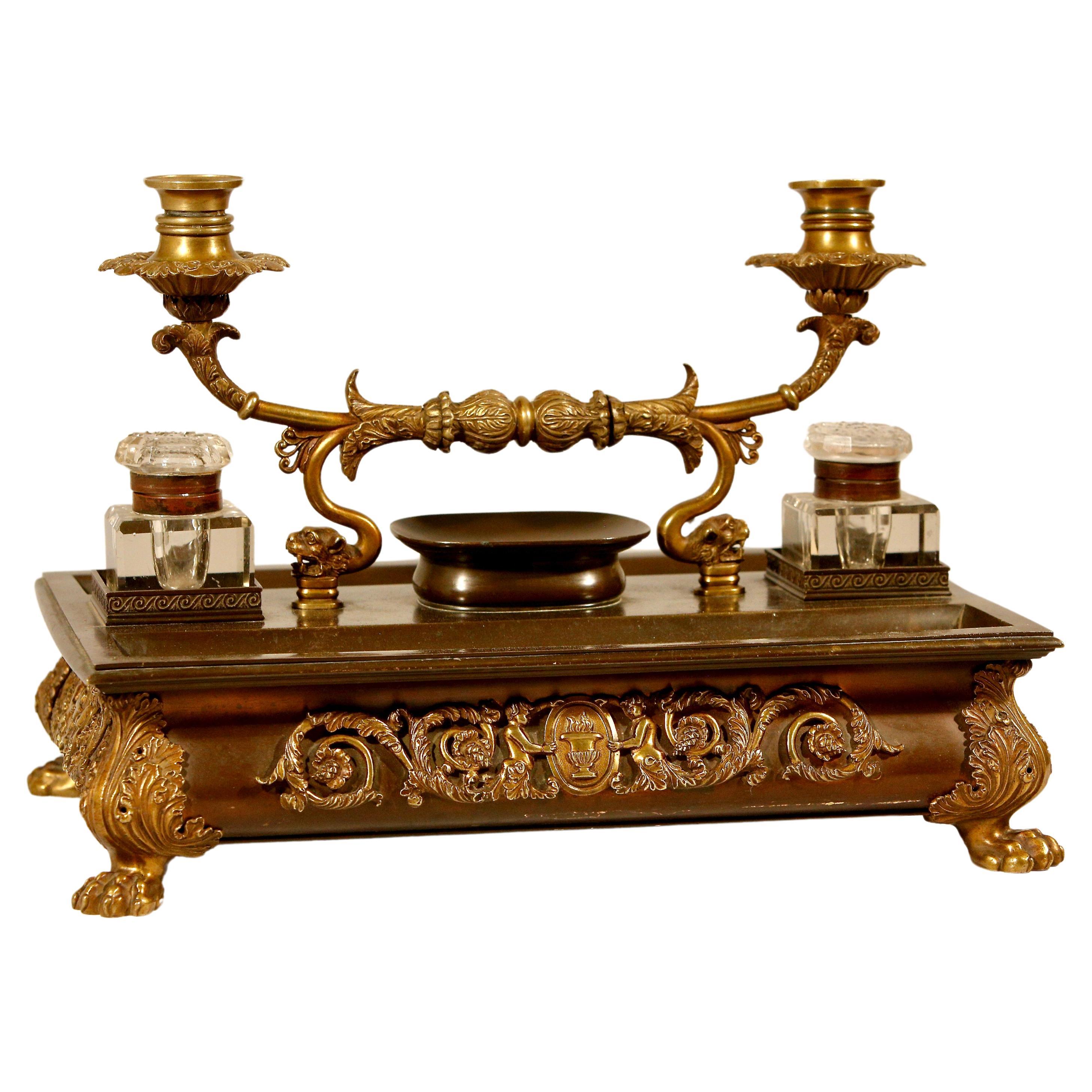 Französisches Tintenfass und Kerzenständer aus Bronze und vergoldeter Bronze aus dem 19. Jahrhundert im Angebot
