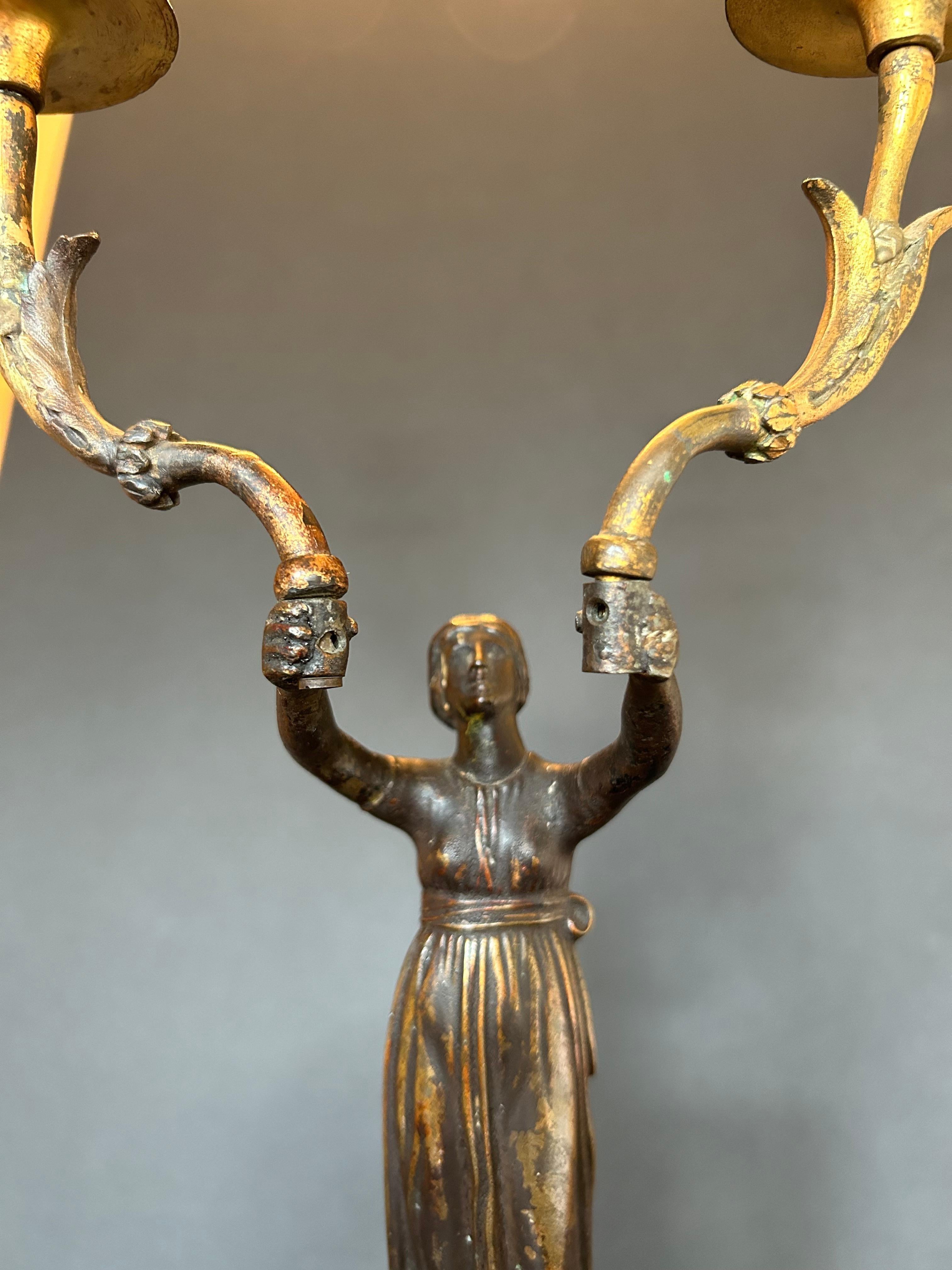 Stile impero Candelabro francese a due braccia in bronzo e marmo, XIX secolo in vendita