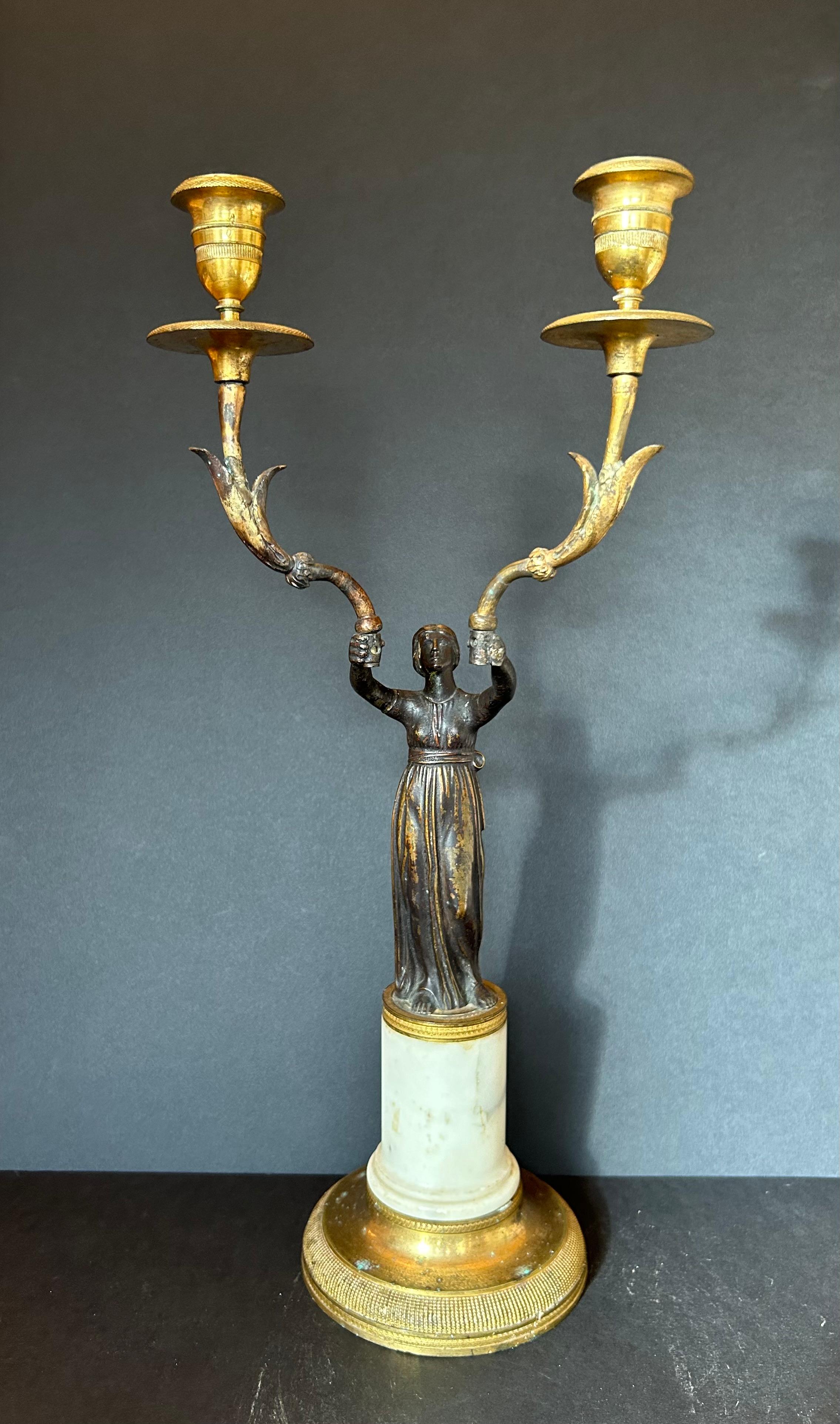 Bronzo Candelabro francese a due braccia in bronzo e marmo, XIX secolo in vendita