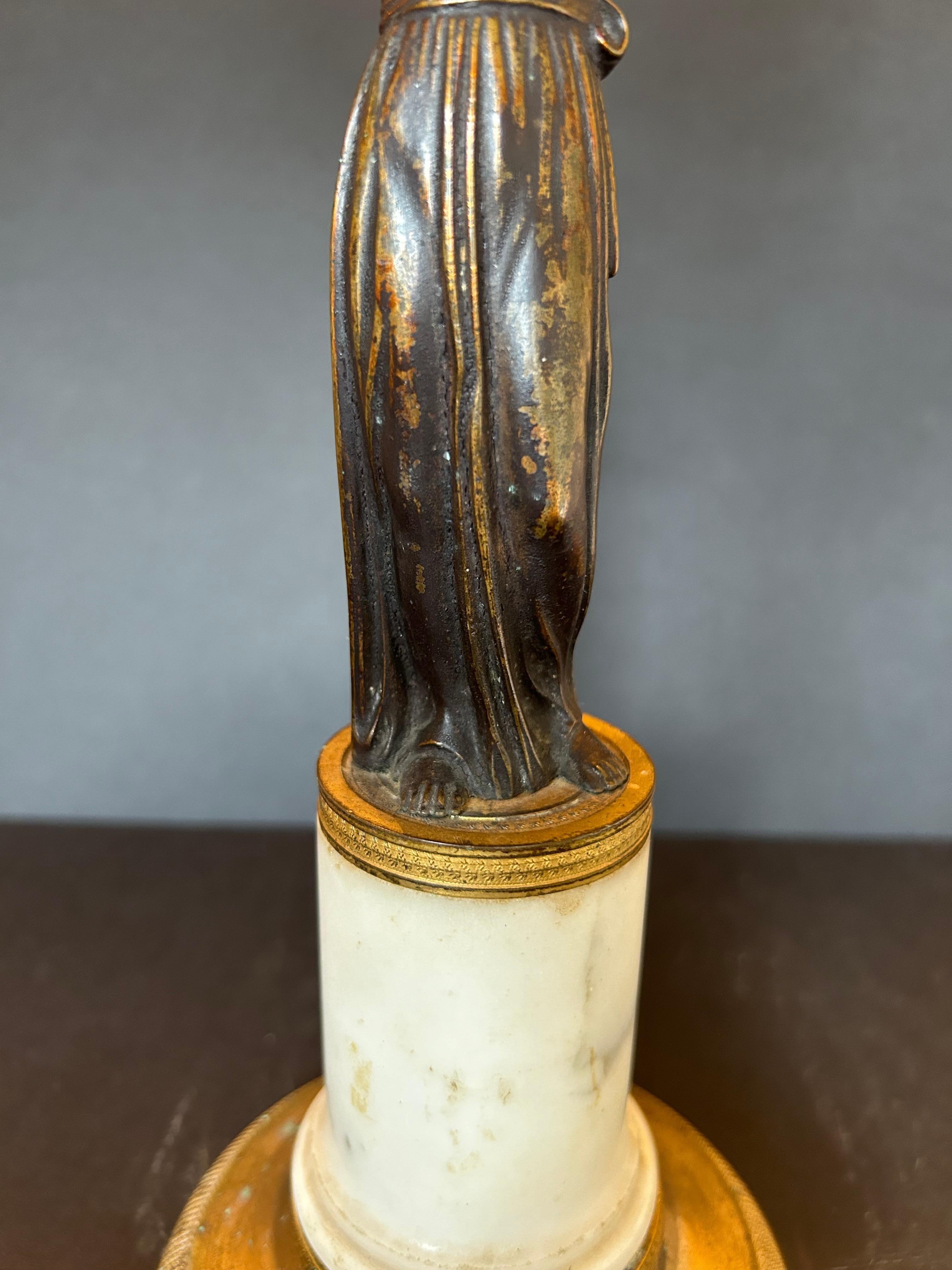 Candelabro francese a due braccia in bronzo e marmo, XIX secolo in vendita 2