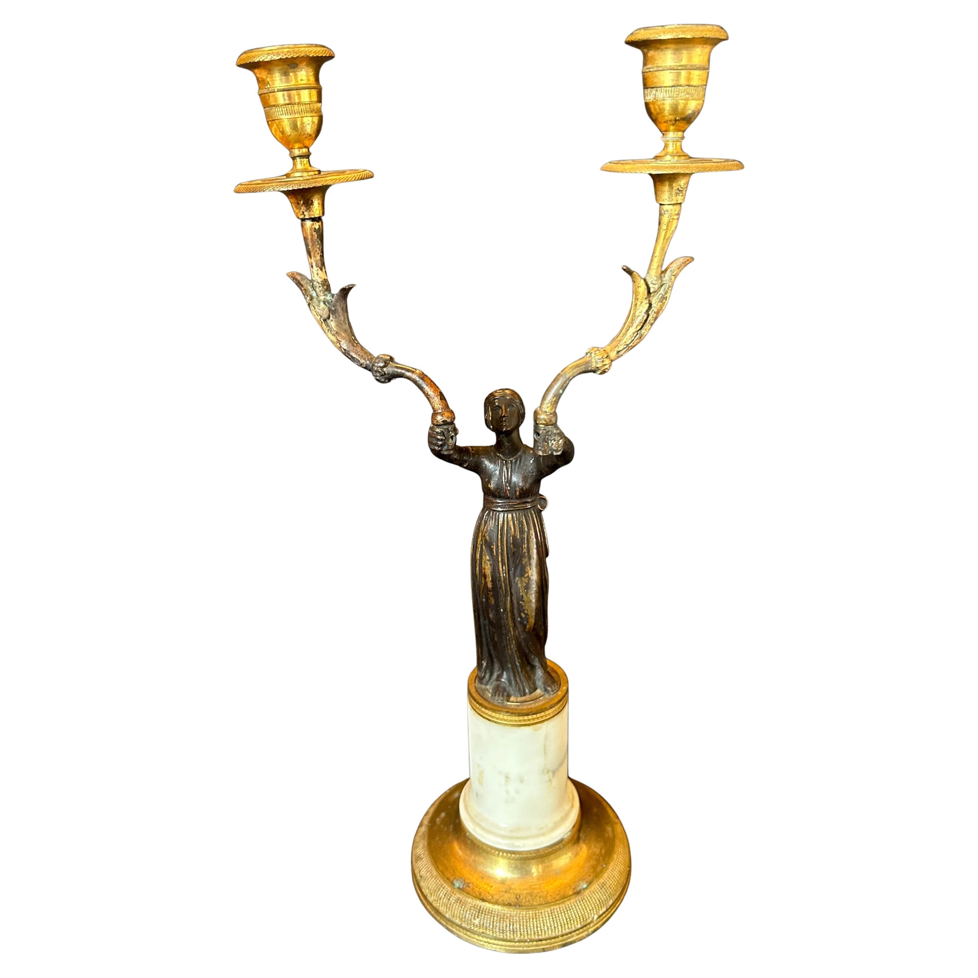 Candelabro francese a due braccia in bronzo e marmo, XIX secolo in vendita