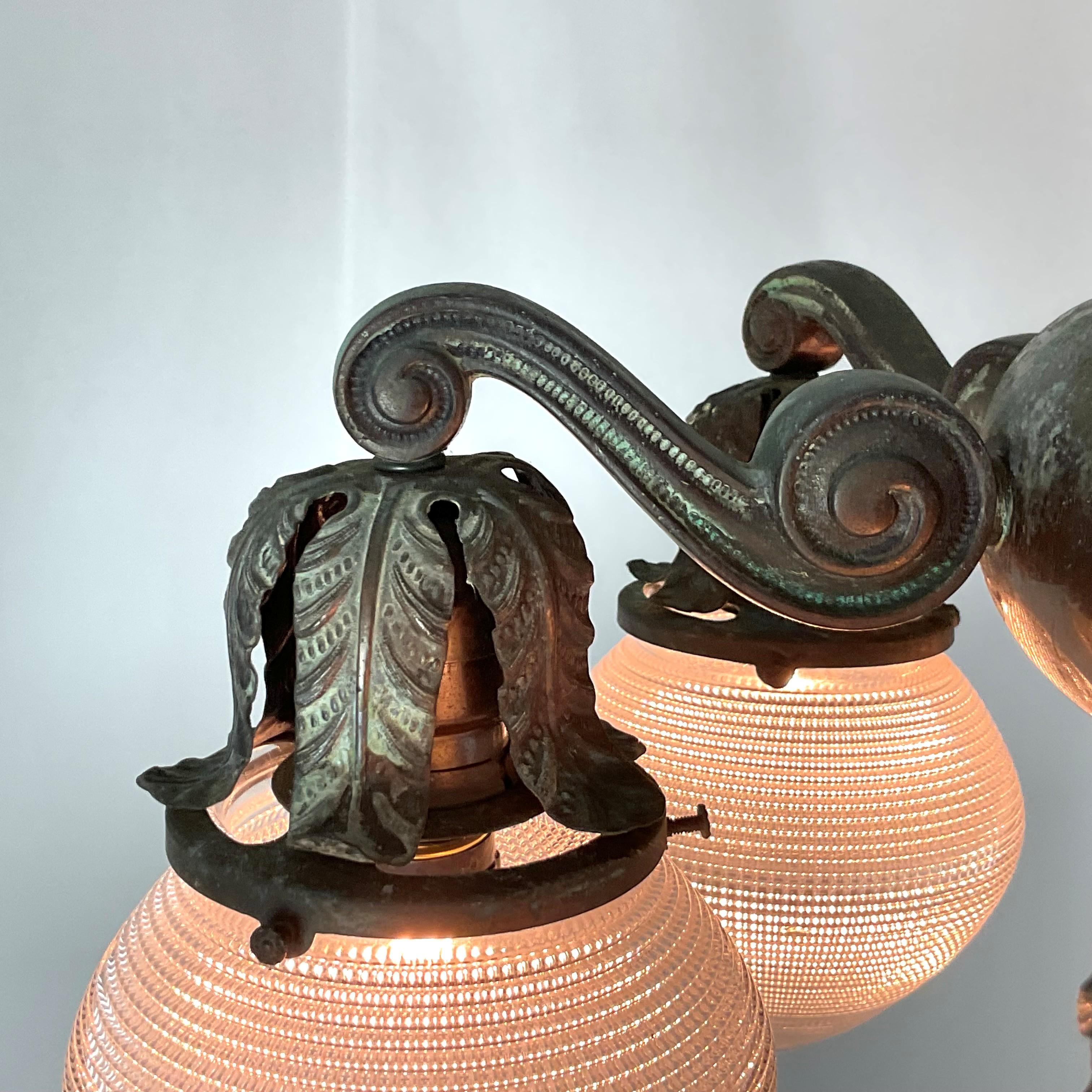 Lustre Art Déco en bronze avec verre Halophane d'origine en vente 4