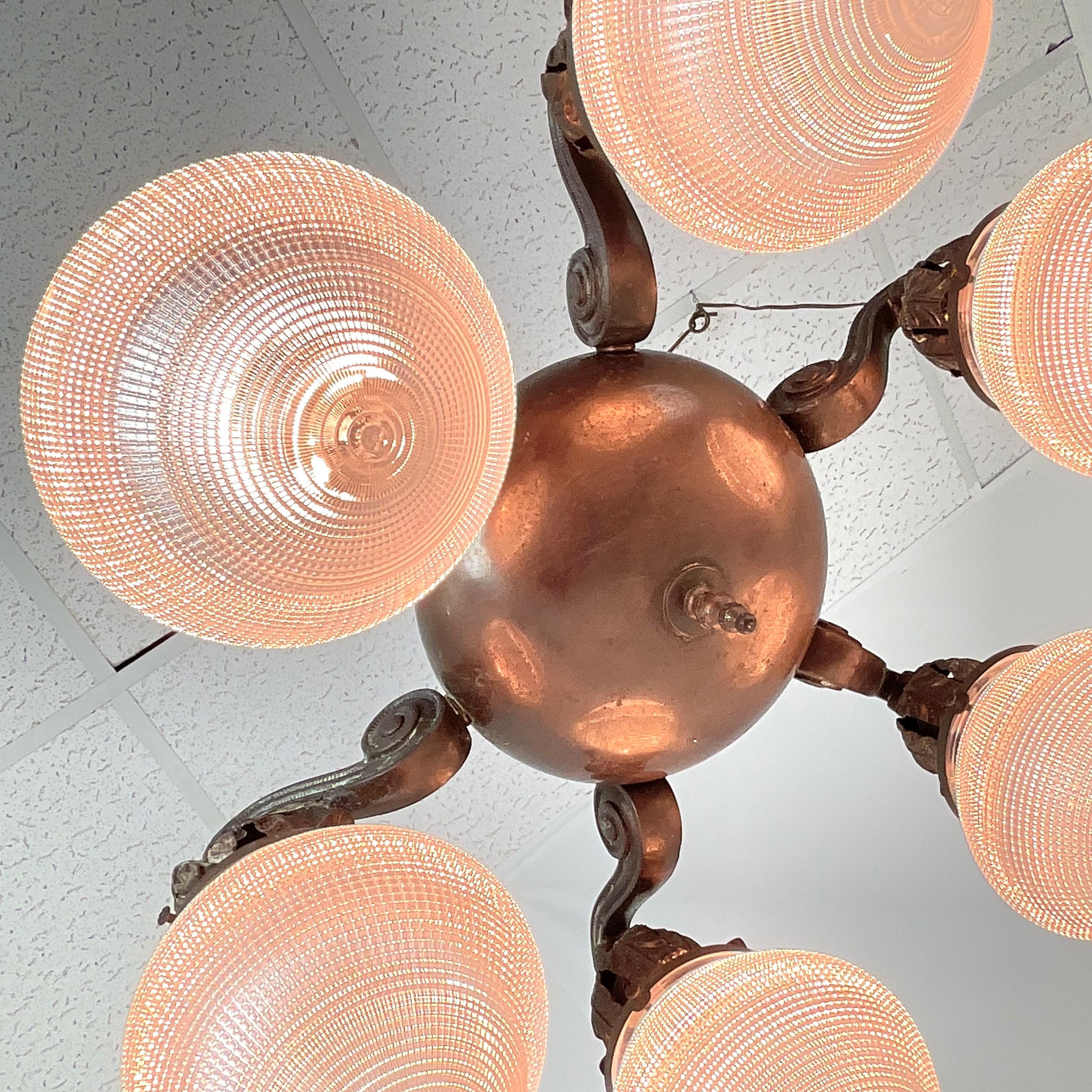 Lustre Art Déco en bronze avec verre Halophane d'origine en vente 7